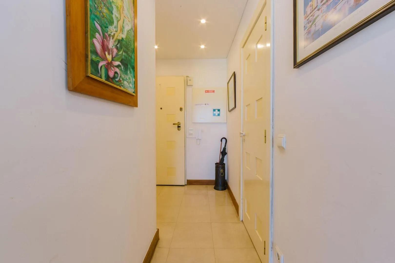 Kitchen or kitchenette in Rent4Rest Estoril Beachfront Apartments