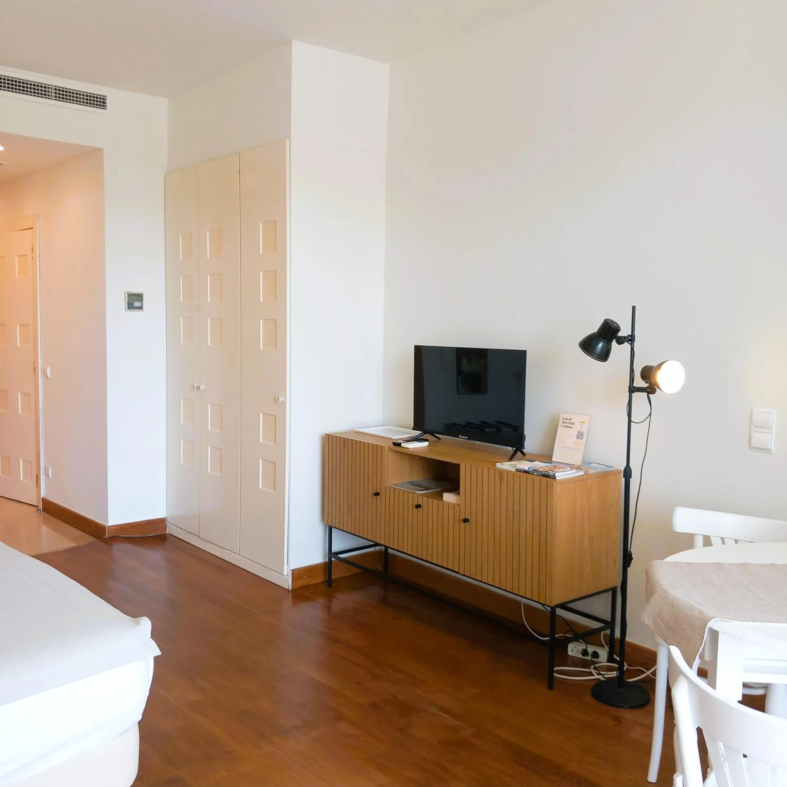 TV and multimedia, Bed in Rent4Rest Estoril Beachfront Apartments