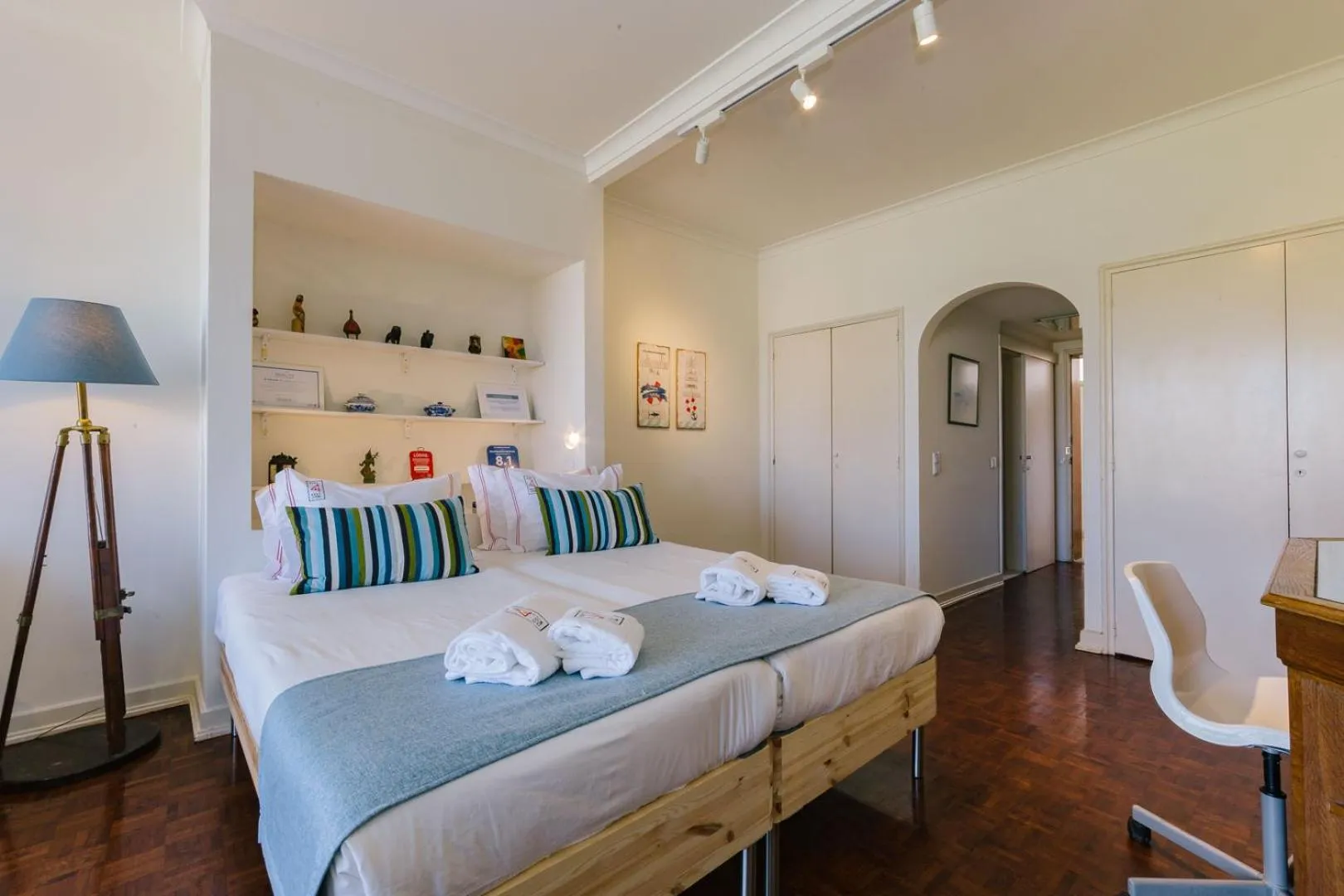 Bed in Rent4Rest Estoril Beachfront Apartments