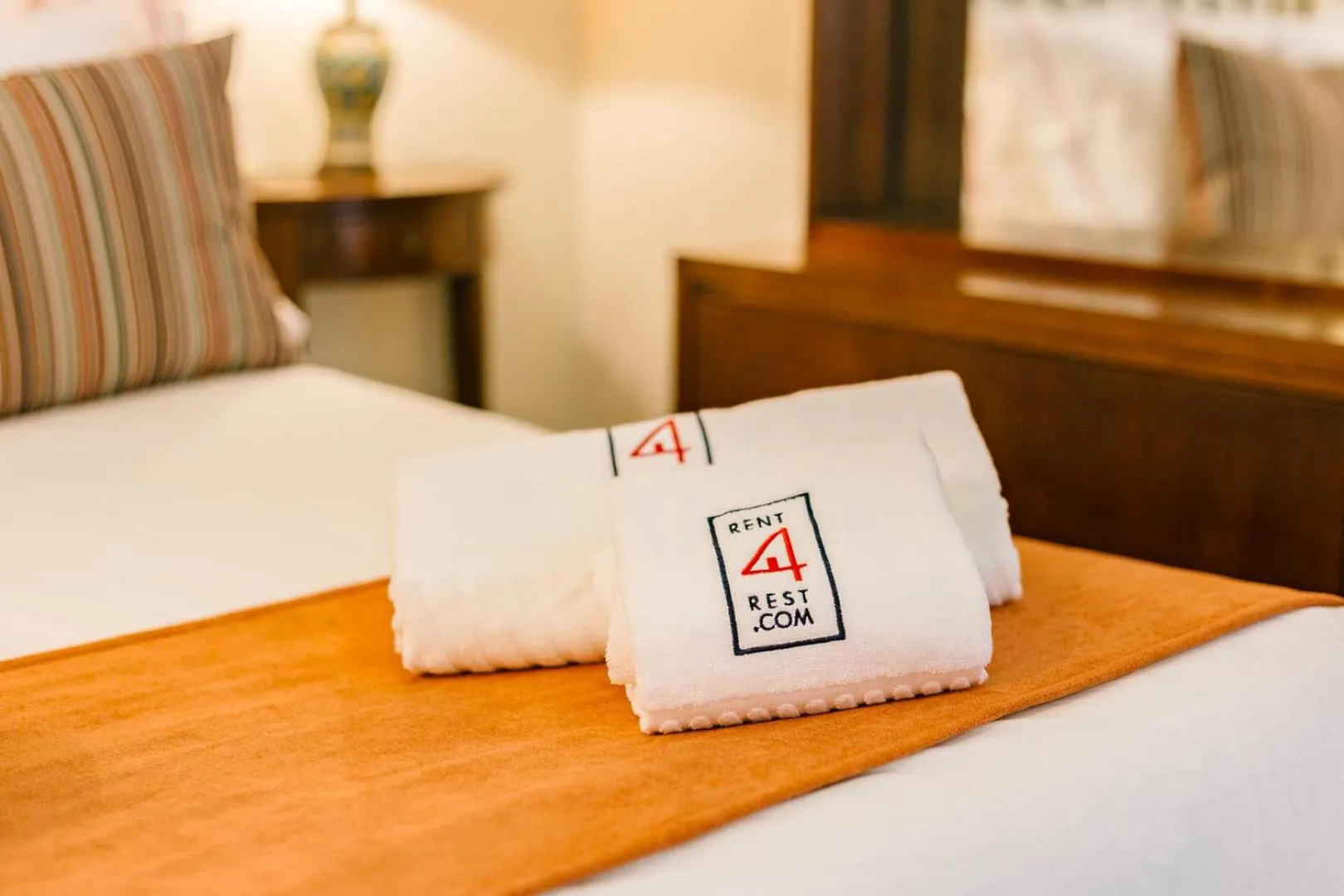 Bed in Rent4Rest Estoril Beachfront Apartments