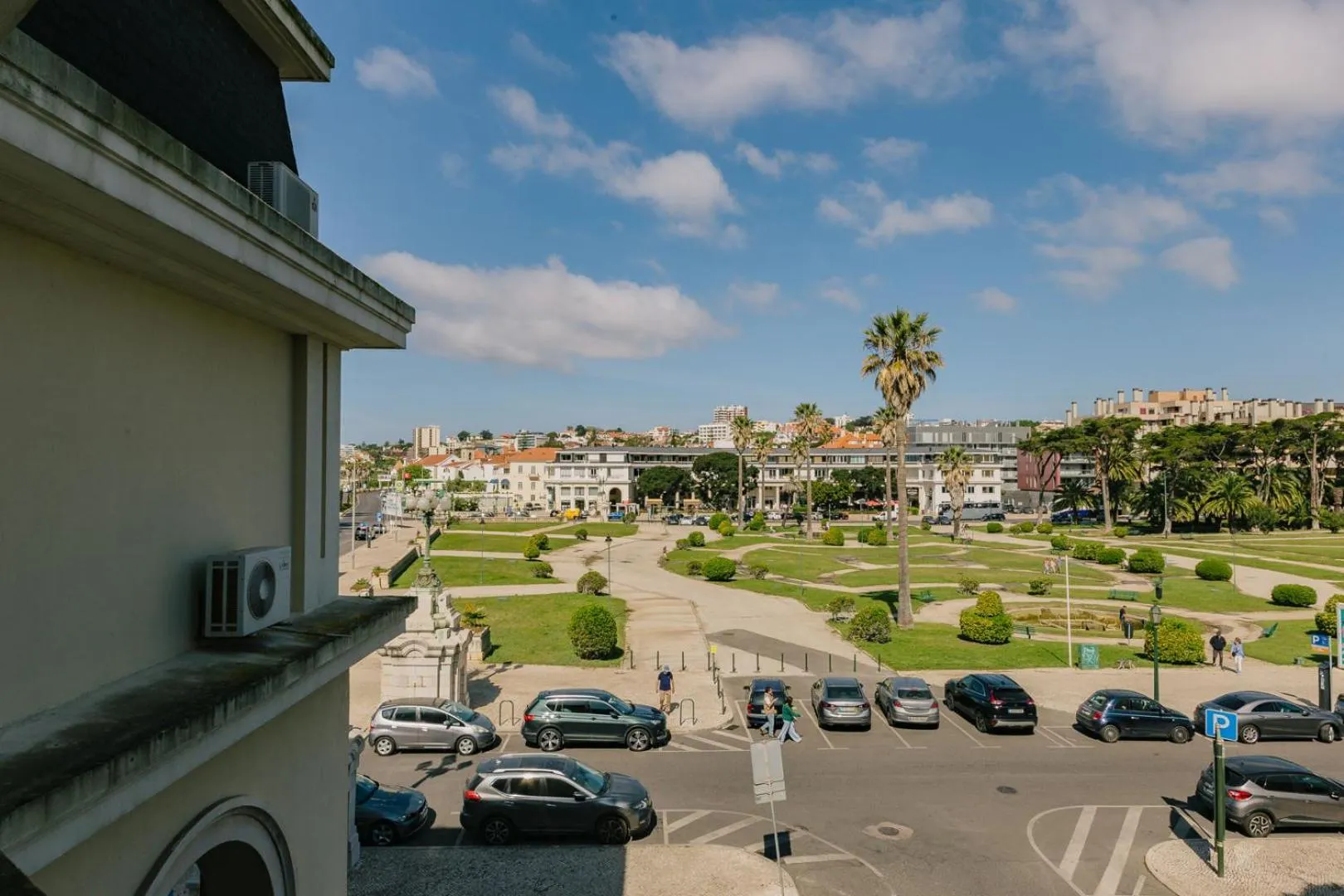 Day in Rent4Rest Estoril Beachfront Apartments