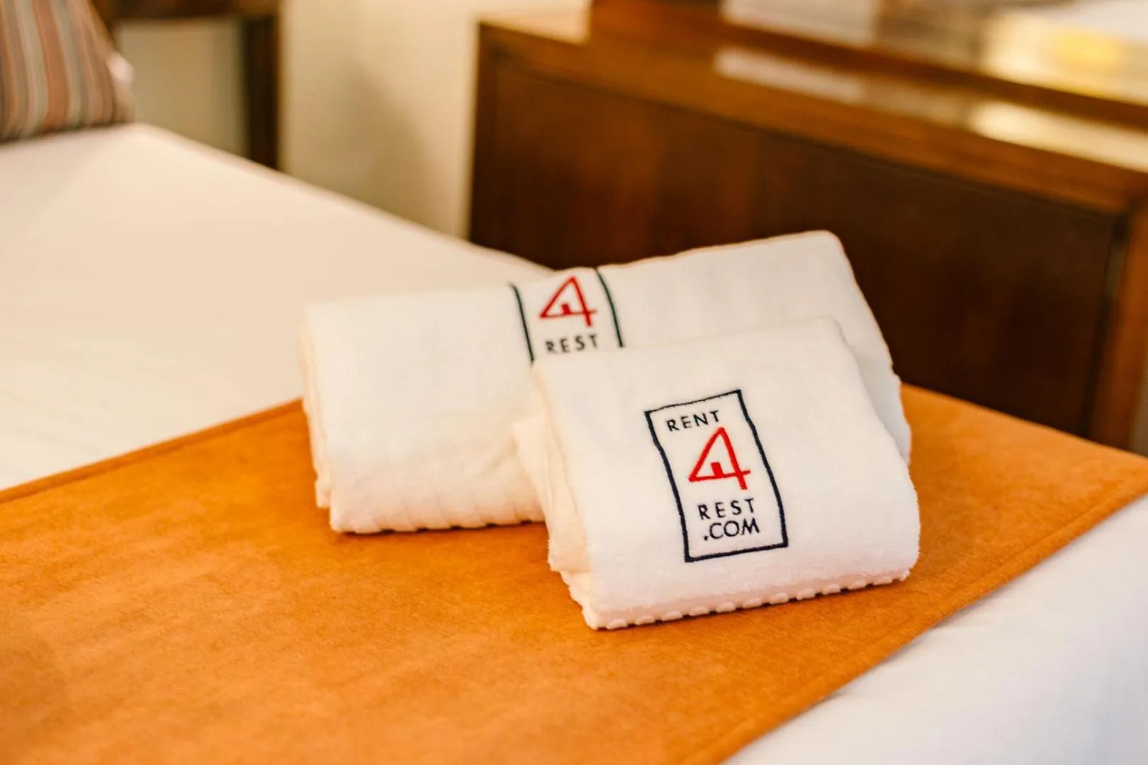 Bed in Rent4Rest Estoril Beachfront Apartments