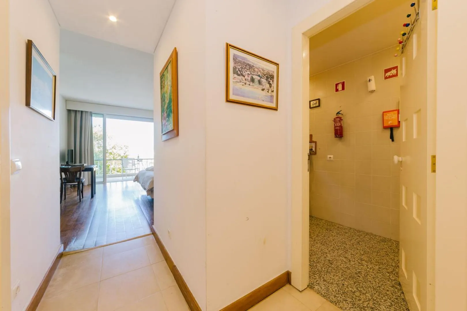 Kitchen or kitchenette in Rent4Rest Estoril Beachfront Apartments