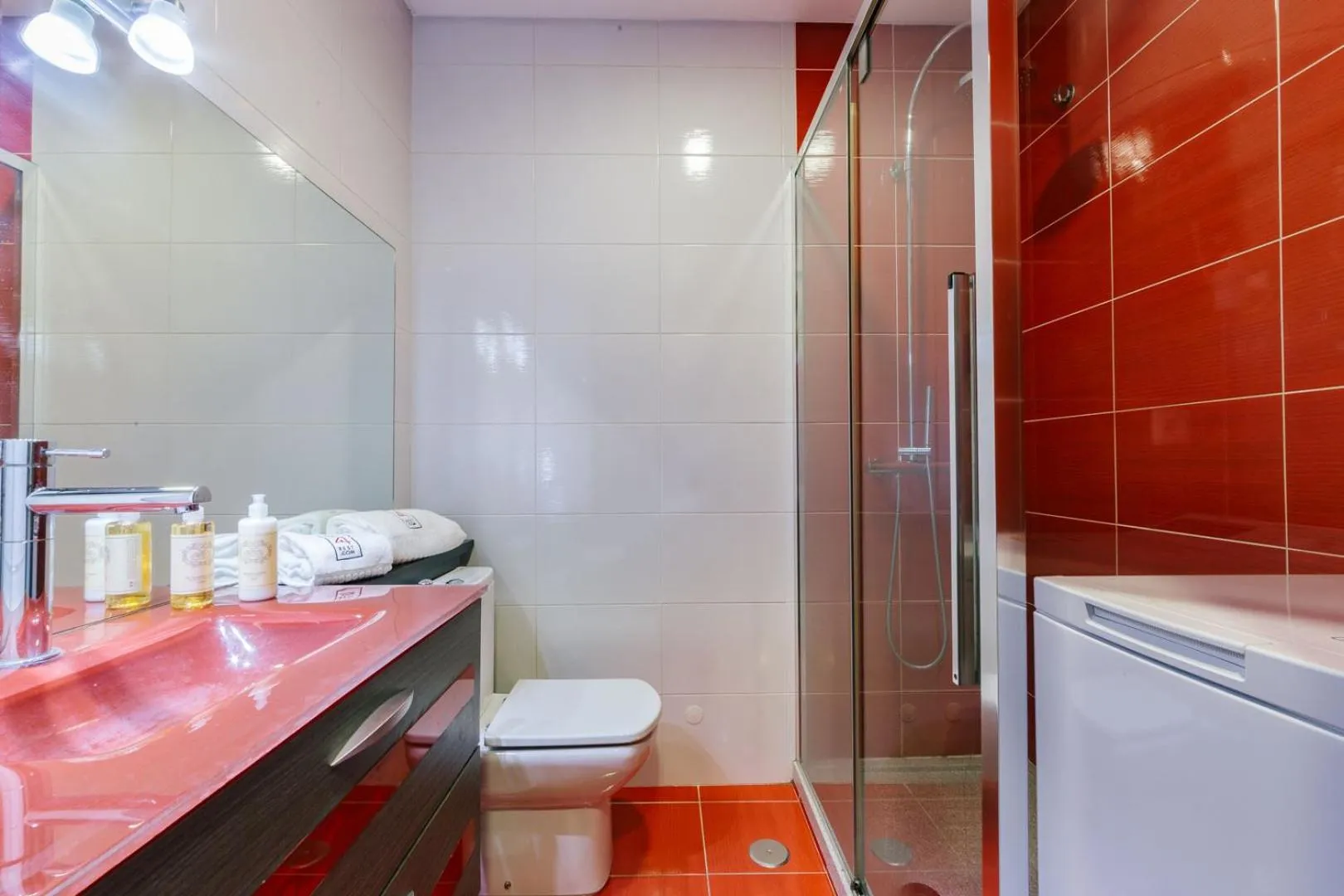 Shower in Rent4Rest Estoril Beachfront Apartments