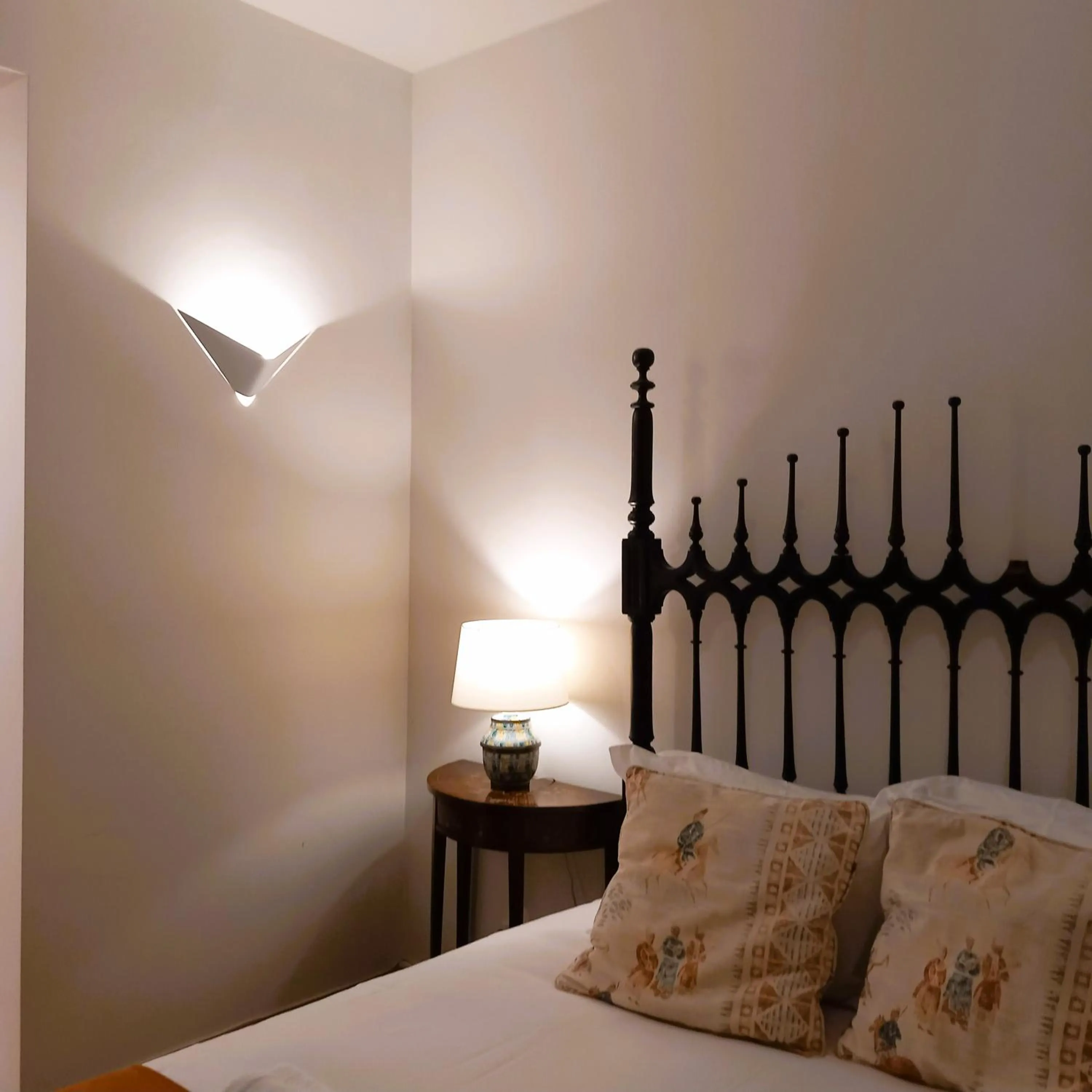 Bed in Rent4Rest Estoril Beachfront Apartments