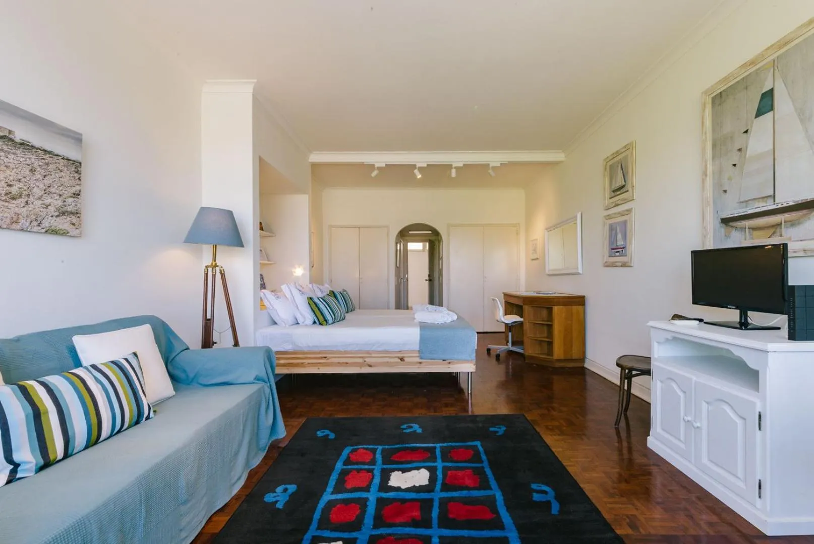 Bed in Rent4Rest Estoril Beachfront Apartments