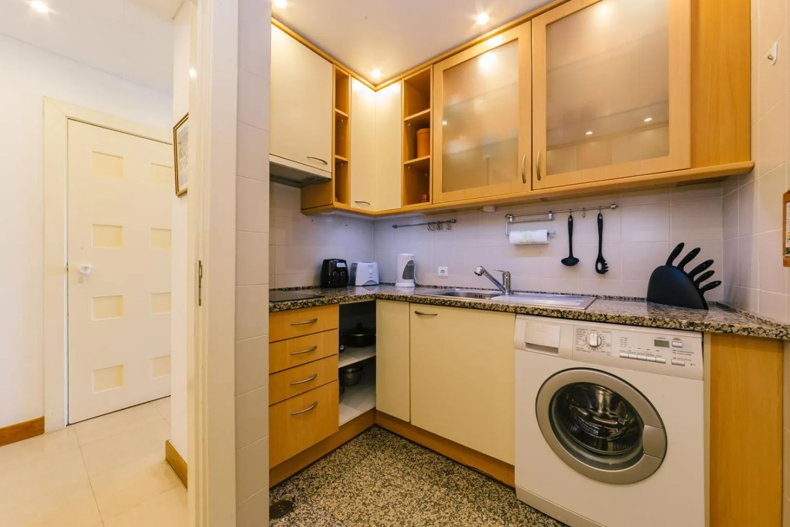 Kitchen or kitchenette in Rent4Rest Estoril Beachfront Apartments