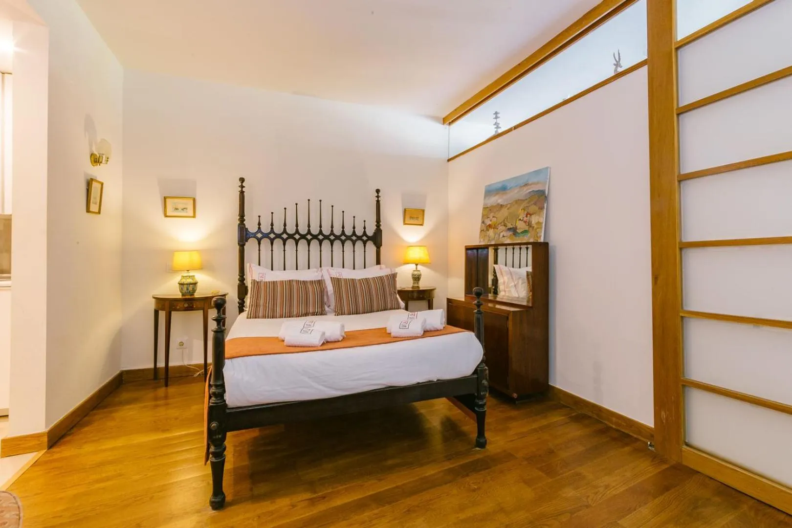 Bed in Rent4Rest Estoril Beachfront Apartments