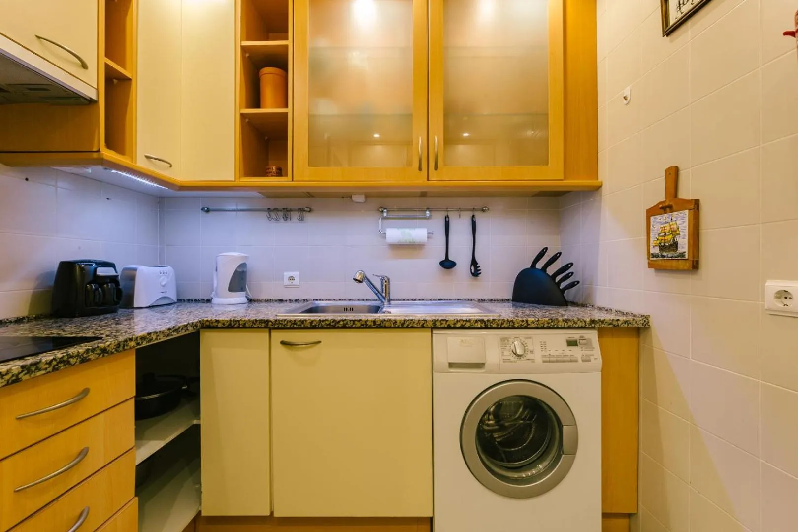 Kitchen or kitchenette in Rent4Rest Estoril Beachfront Apartments