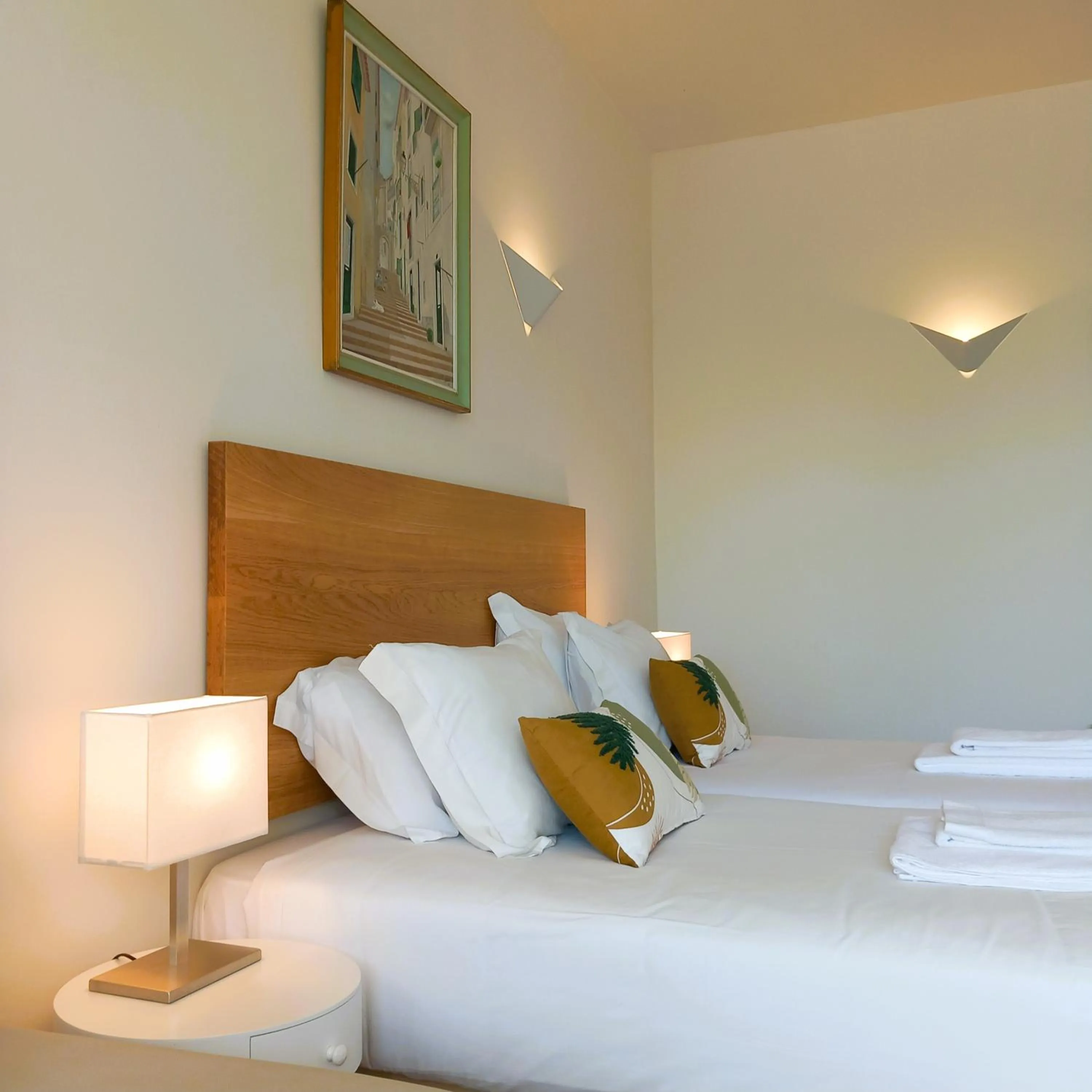 Bed in Rent4Rest Estoril Beachfront Apartments