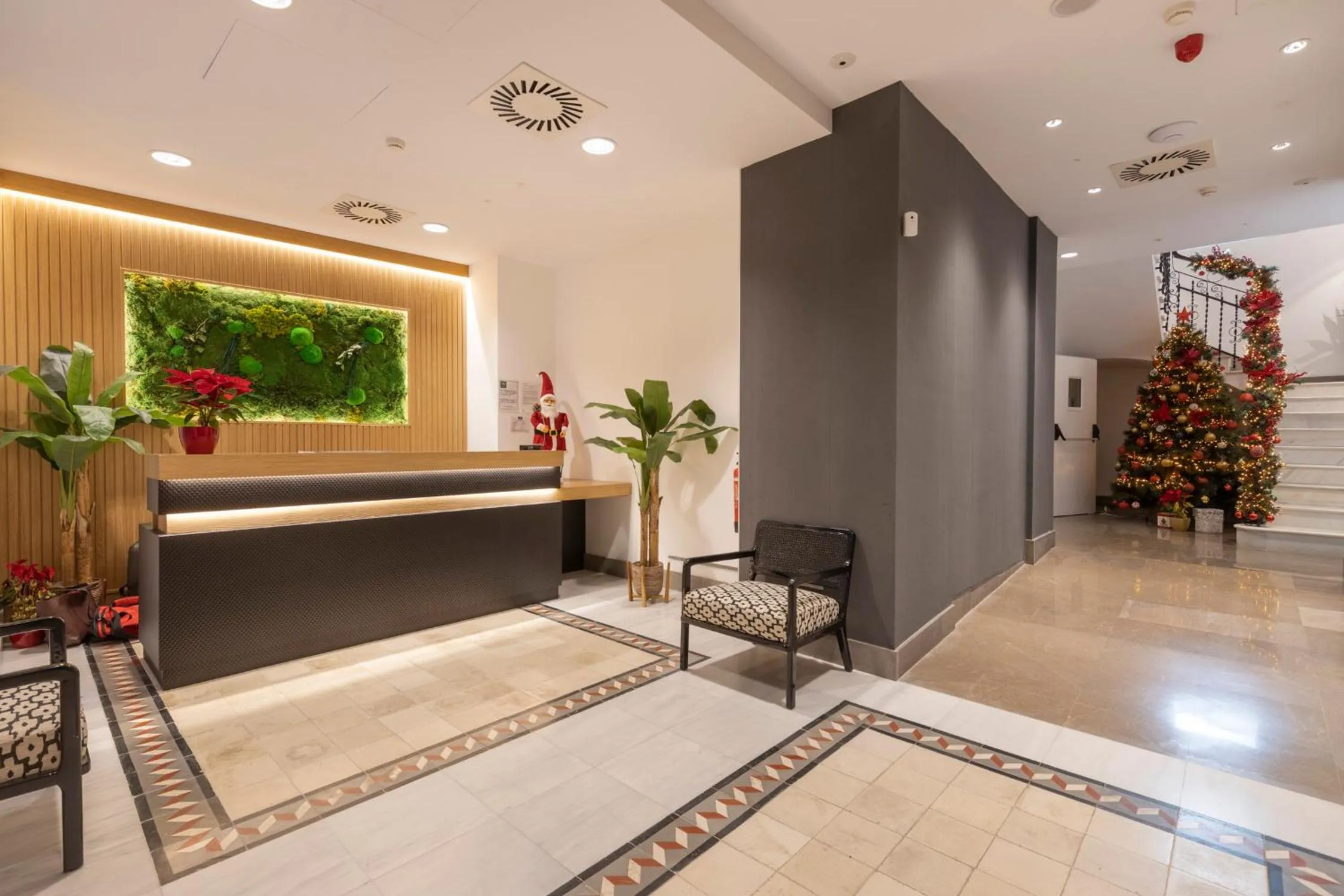 Lobby or reception in BiBo Suites San Agustín