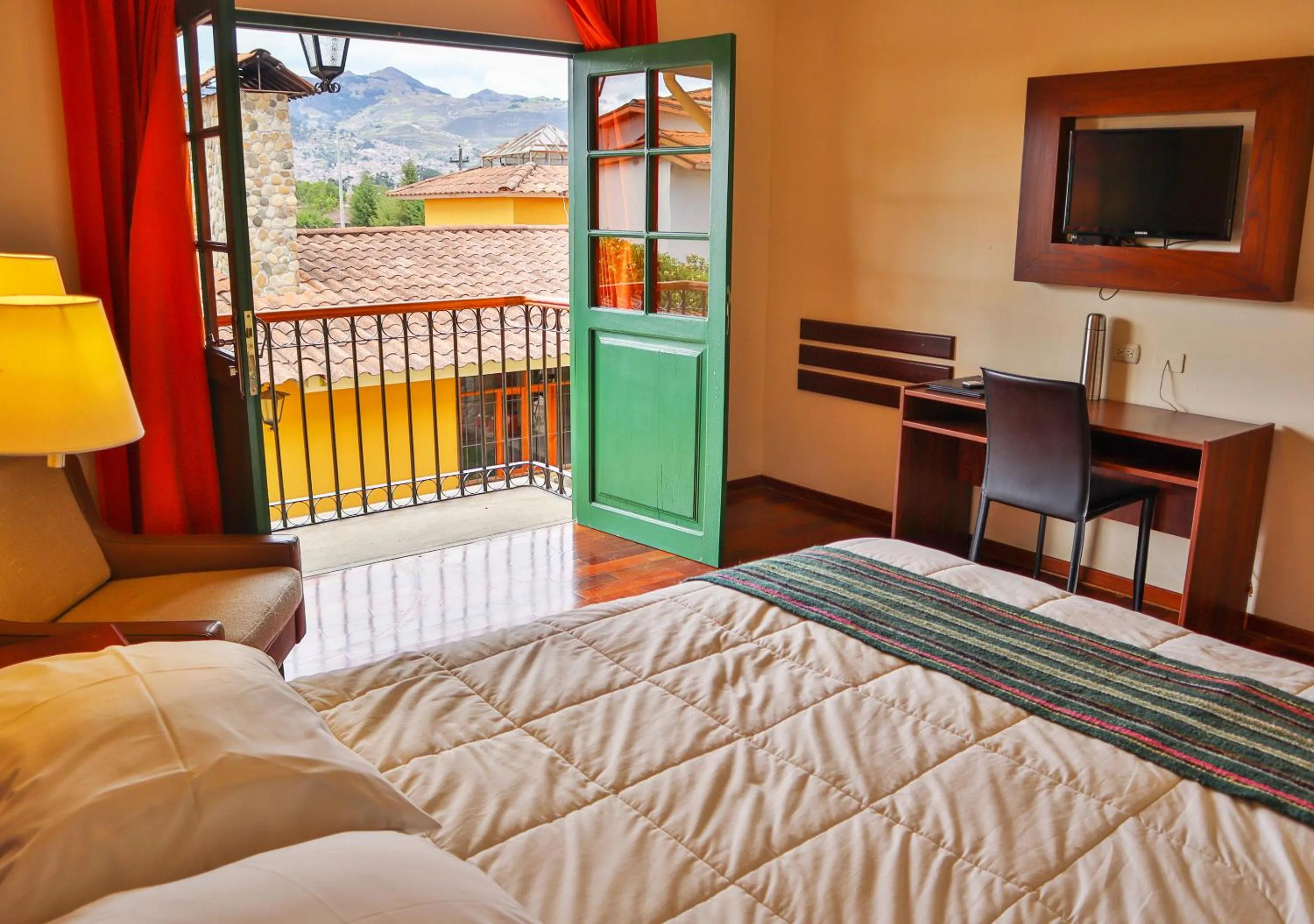 Photo of the whole room, Bed in Hotel Tartar