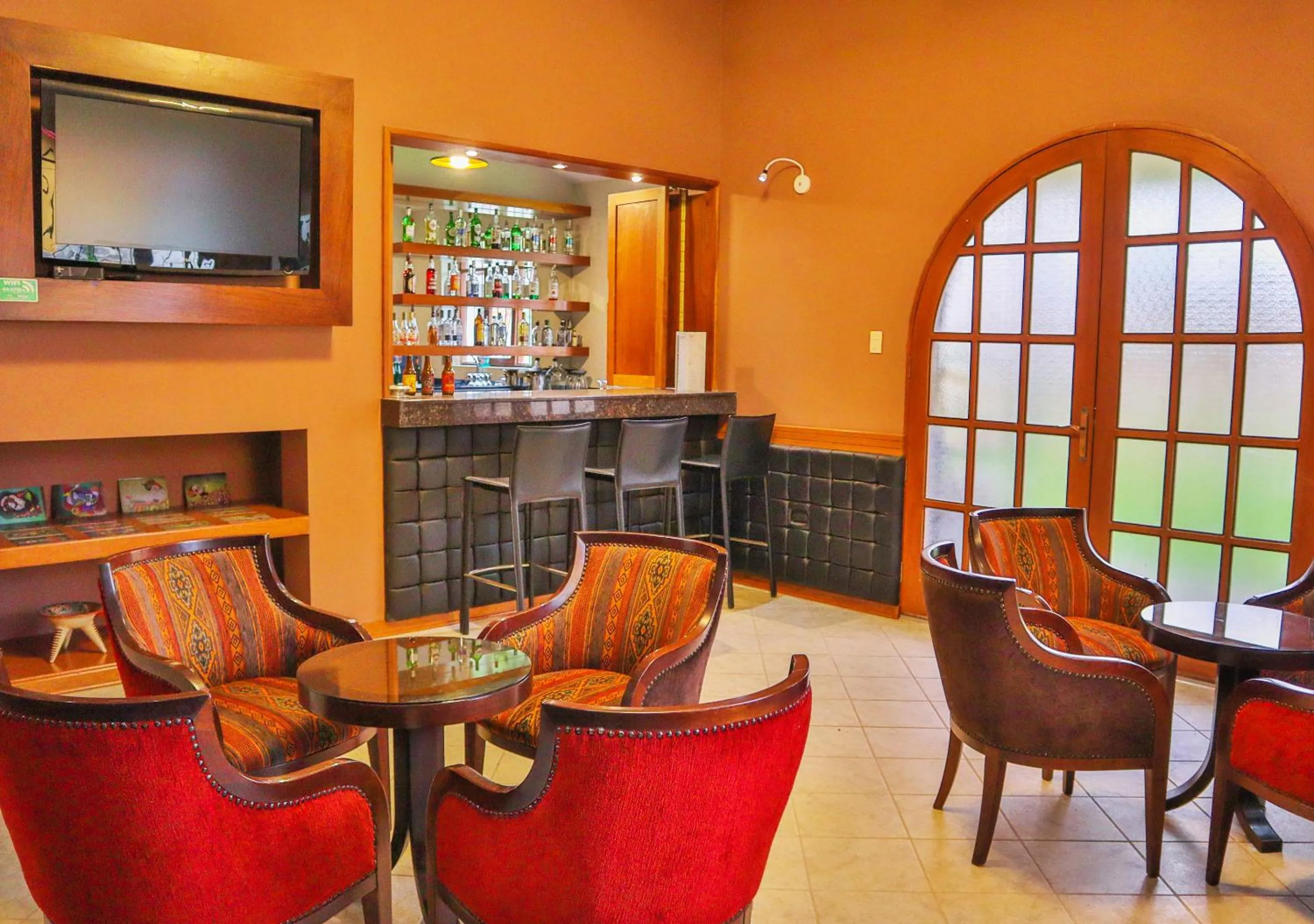 Restaurant/places to eat in Hotel Tartar