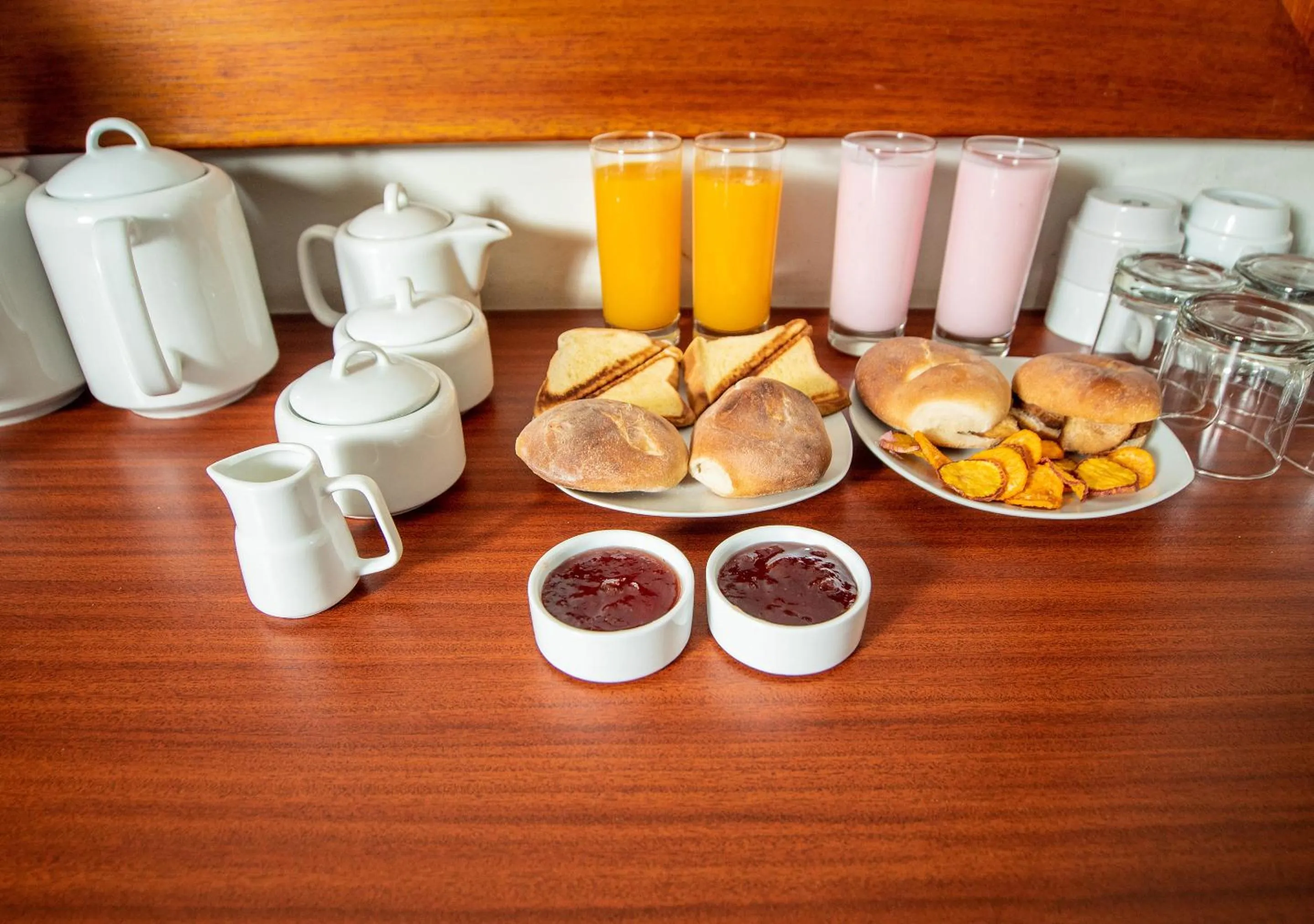 Restaurant/places to eat in Hotel Tartar