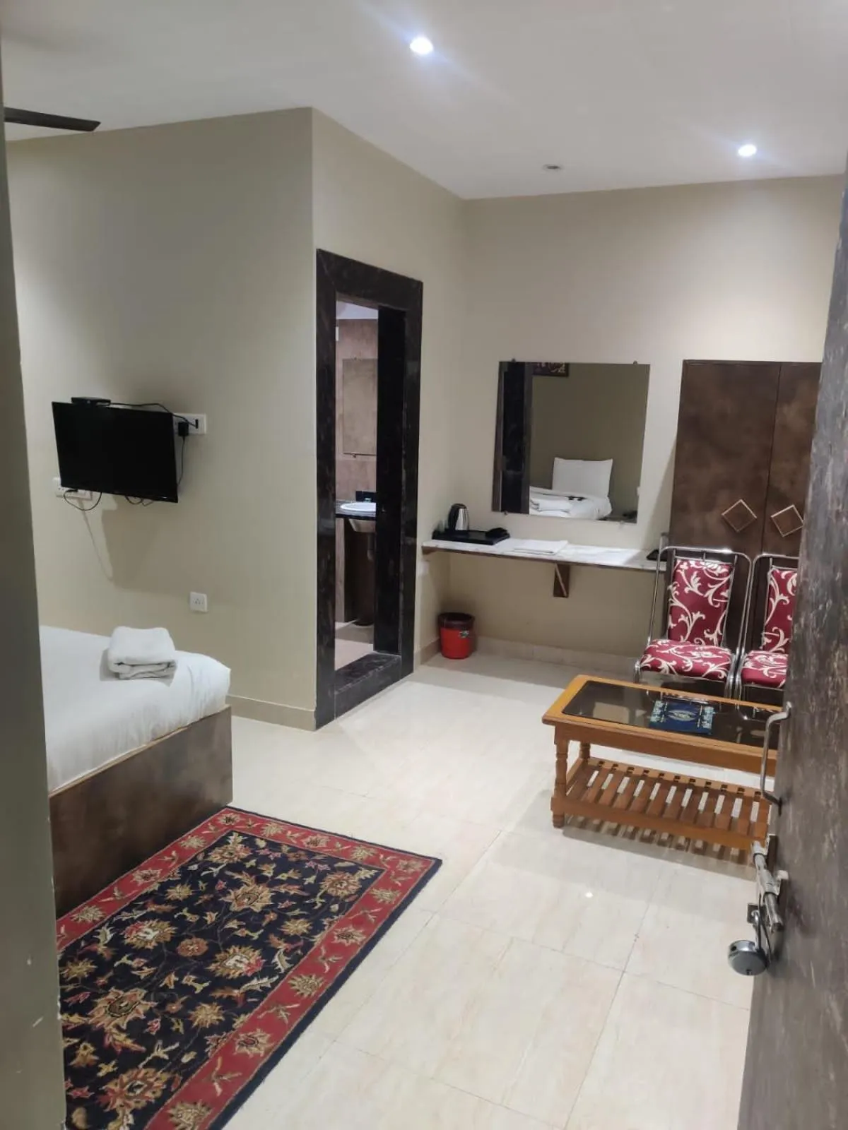 TV and multimedia, Bed in Hotel Sukhdham