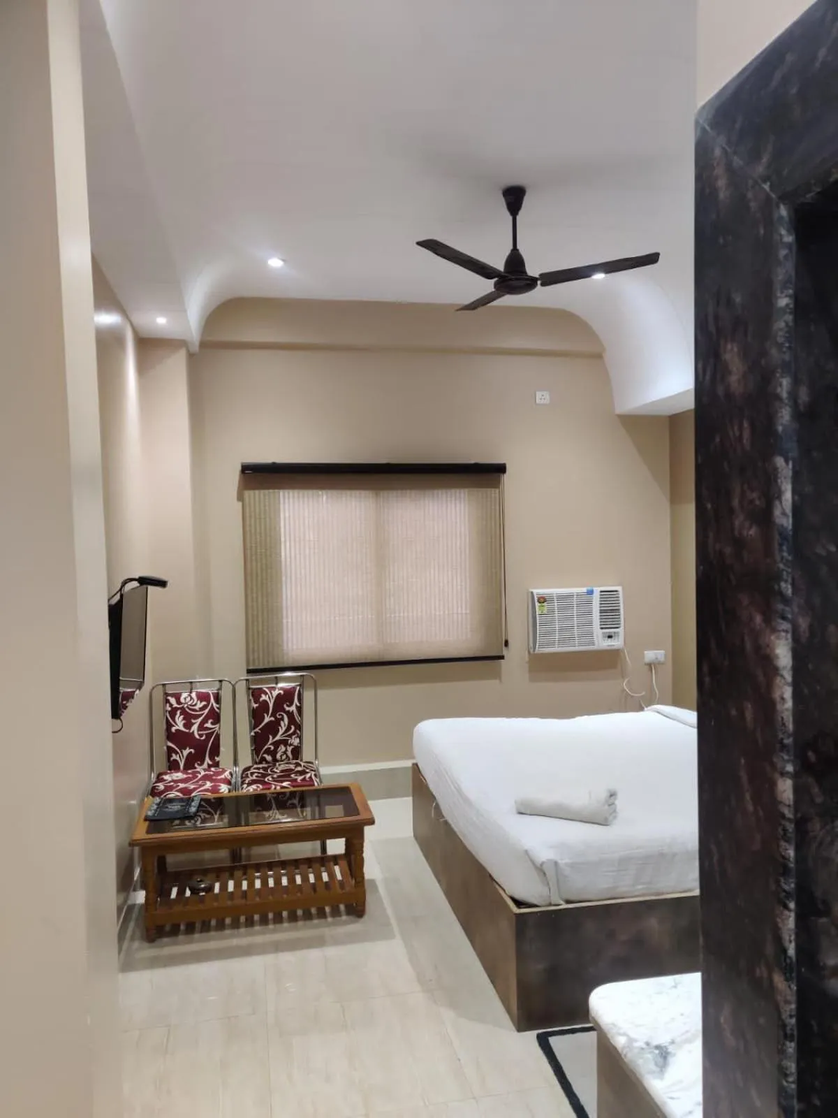 Bed in Hotel Sukhdham