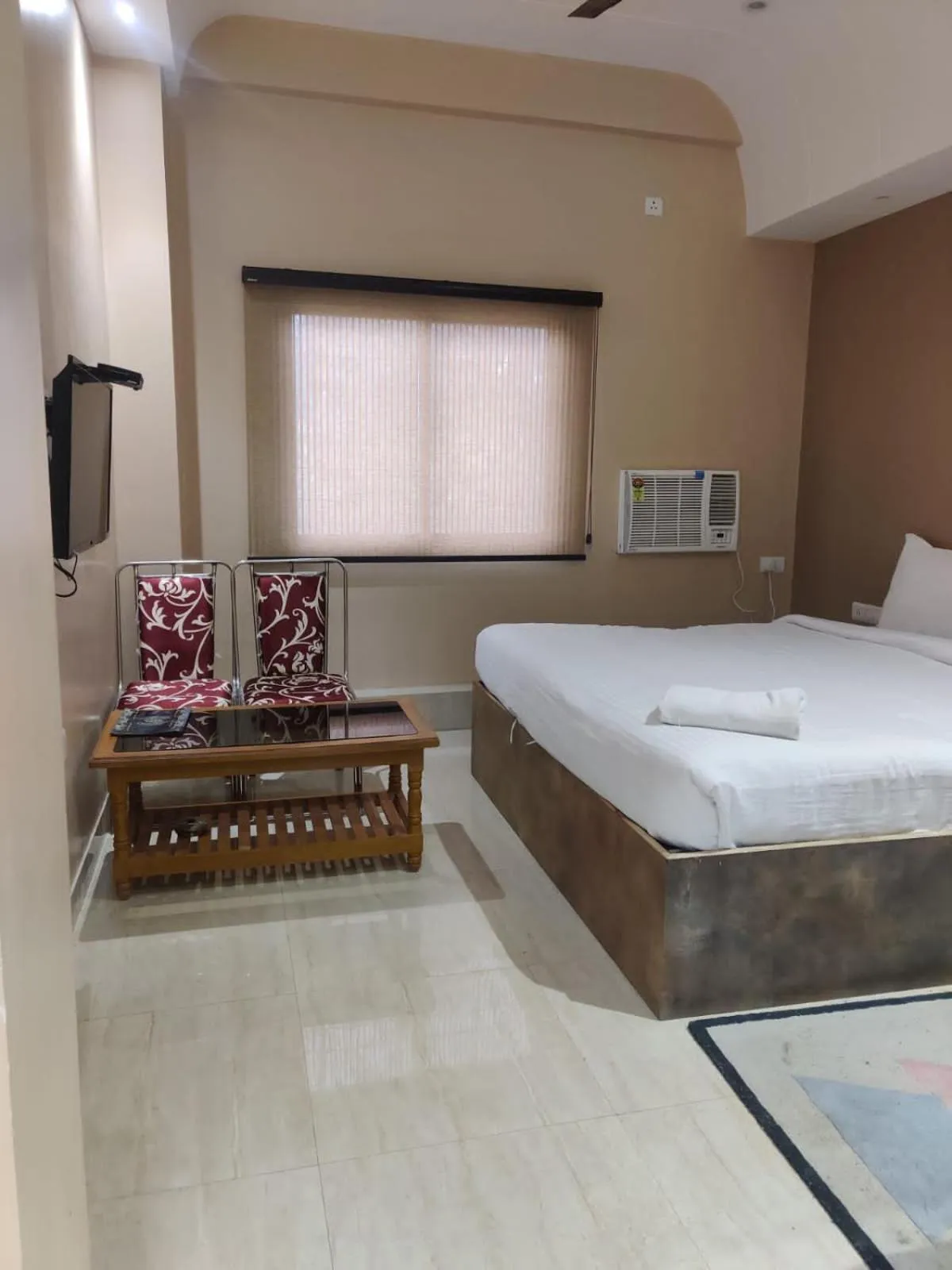 Bedroom, Bed in Hotel Sukhdham
