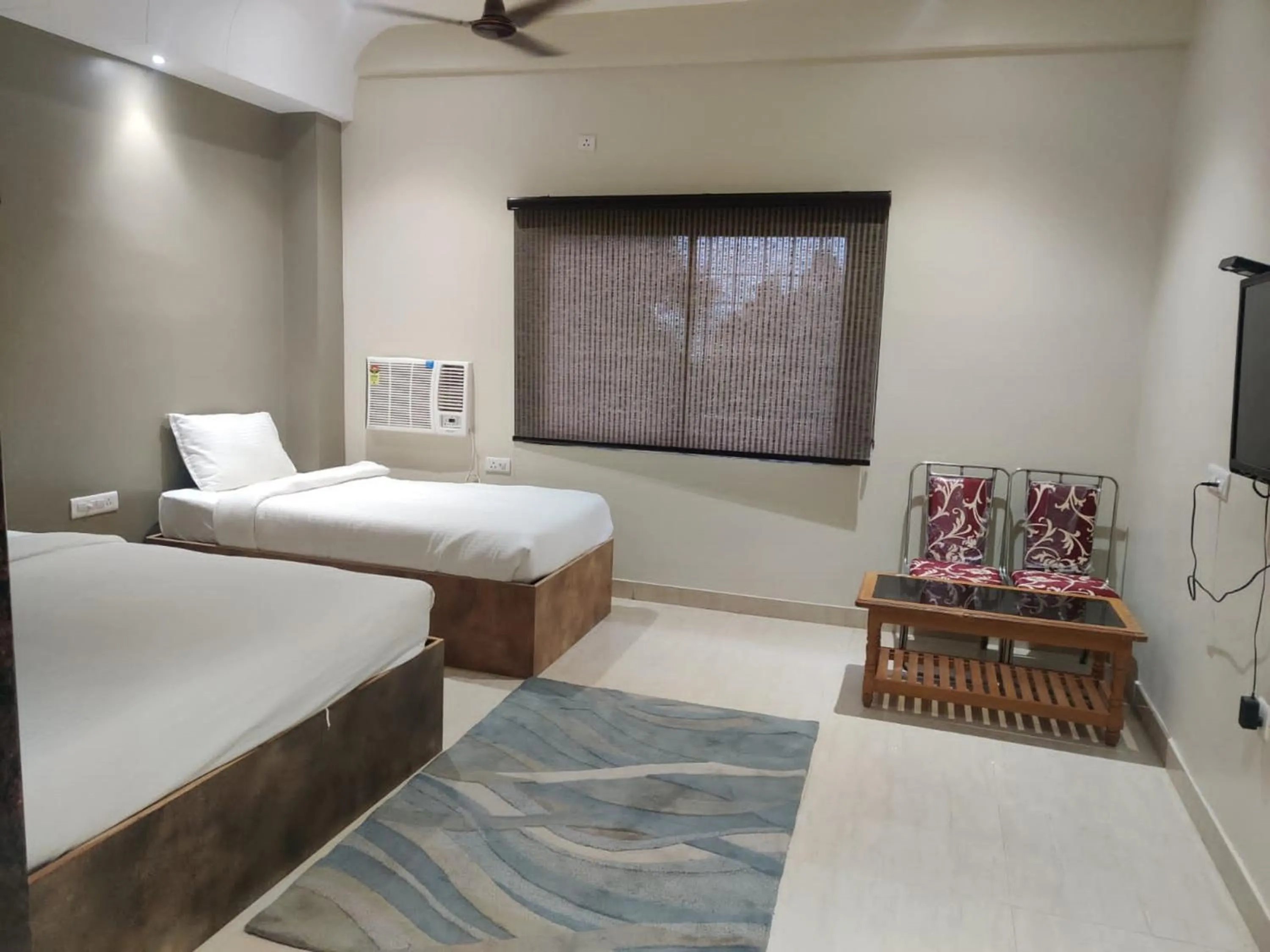 Bed in Hotel Sukhdham