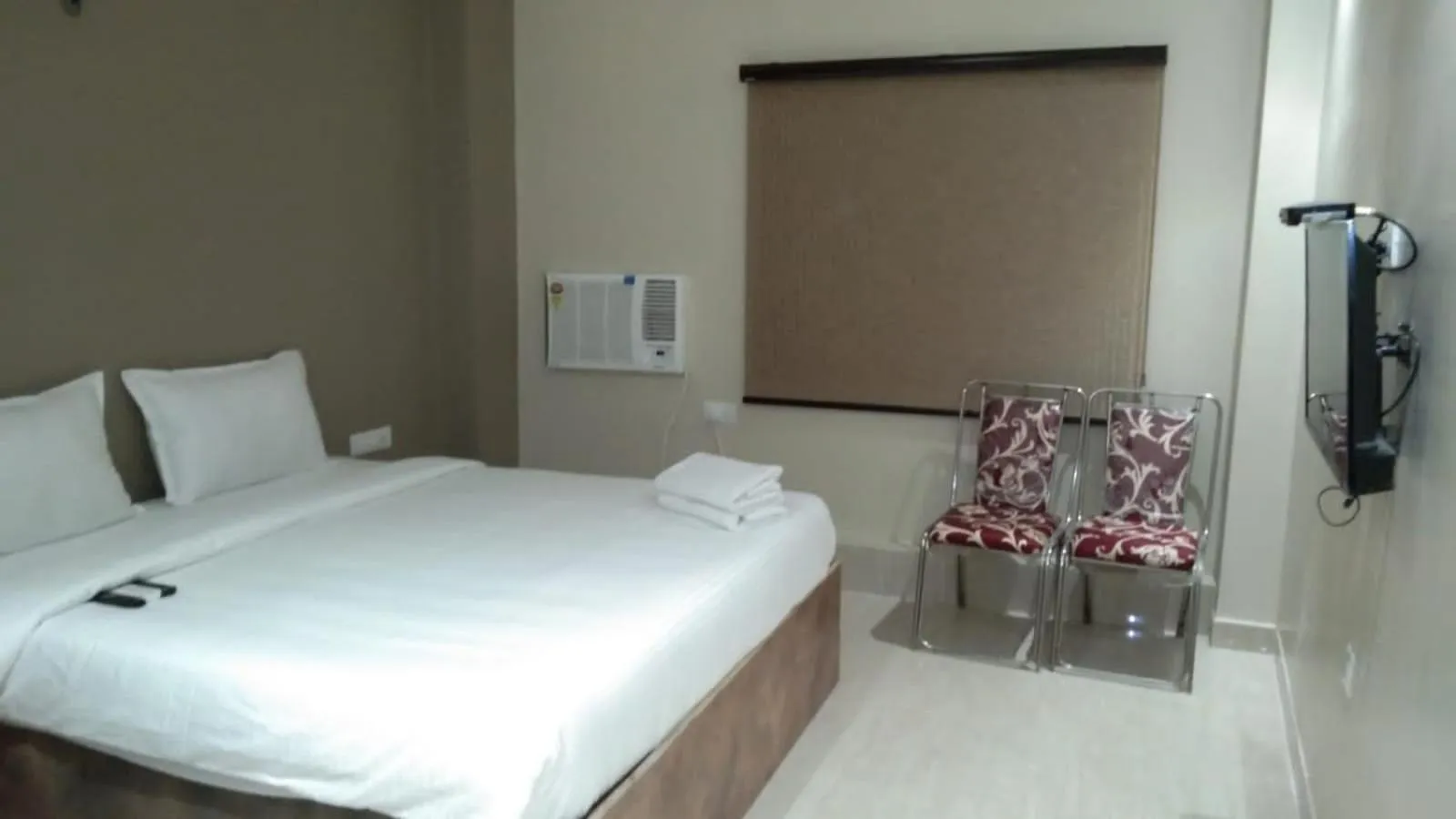 Bedroom, Bed in Hotel Sukhdham