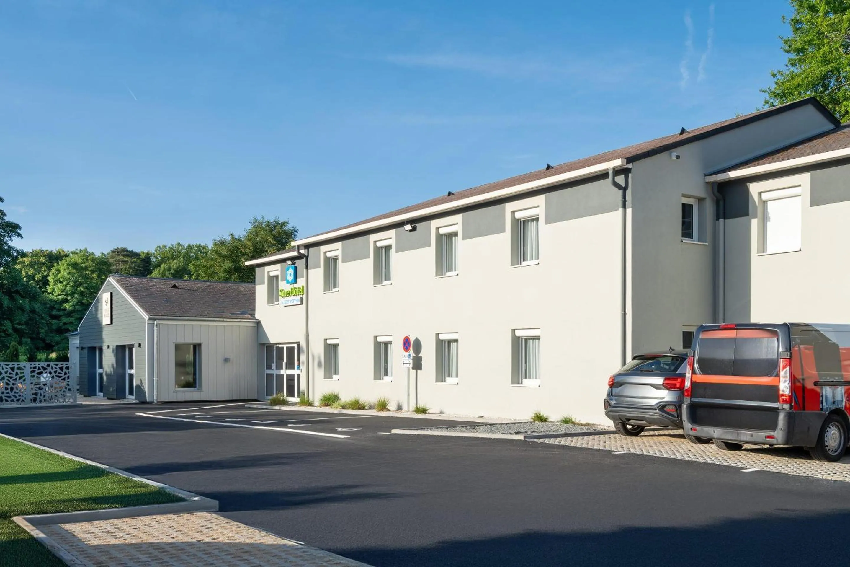 Property building in Sure Hotel by Best Western Tours Sud