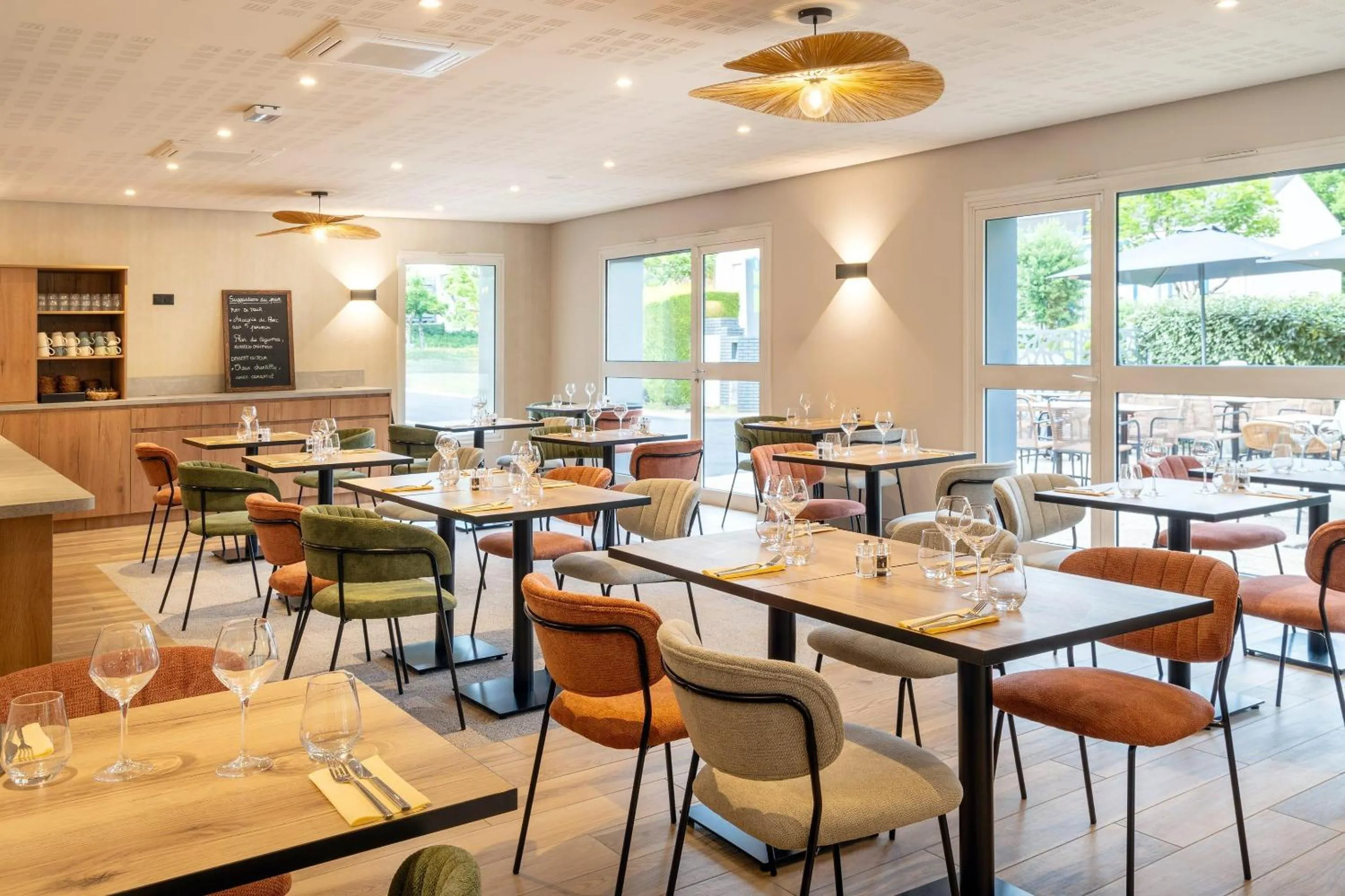 Restaurant/places to eat in Sure Hotel by Best Western Tours Sud