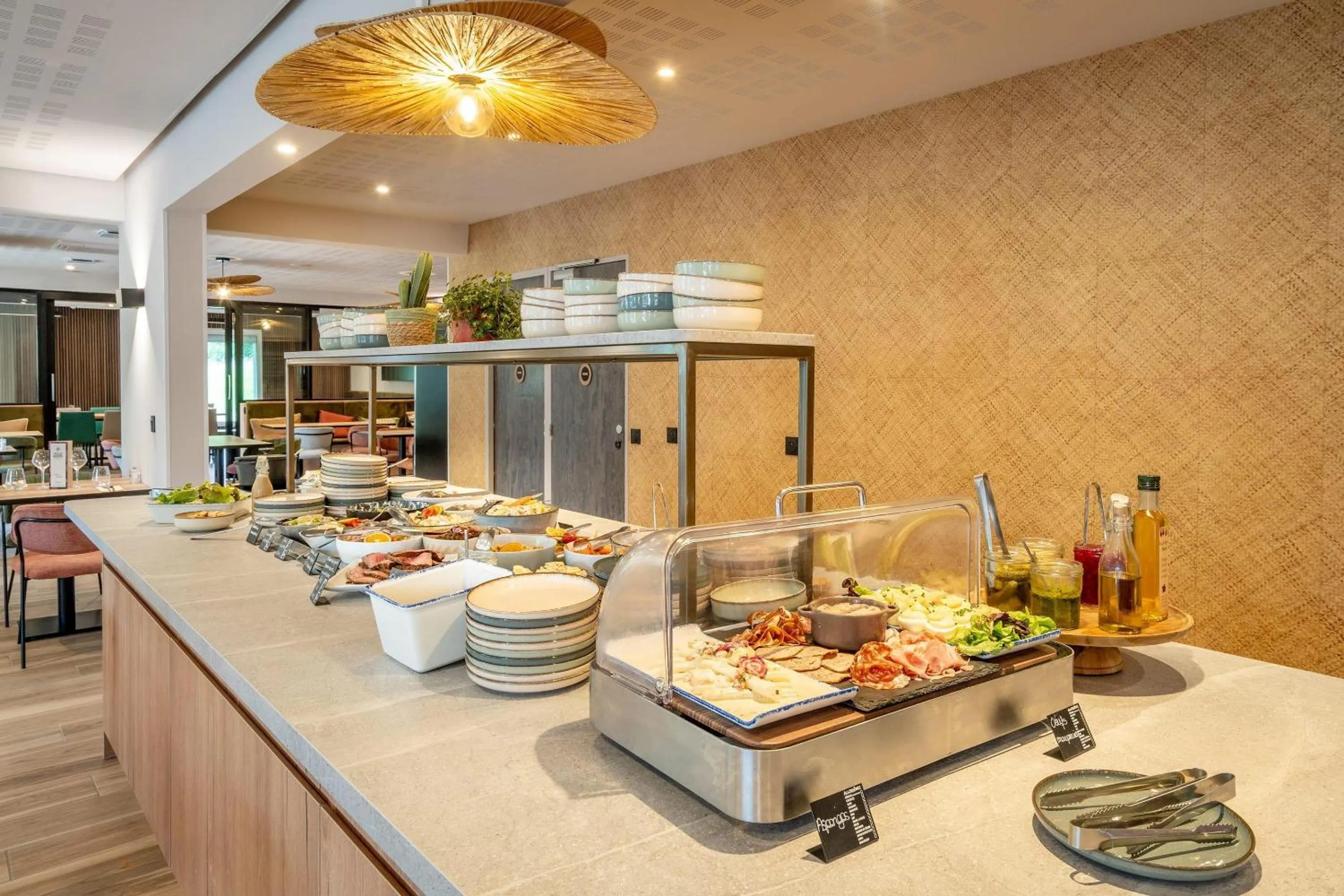 Restaurant/places to eat in Sure Hotel by Best Western Tours Sud