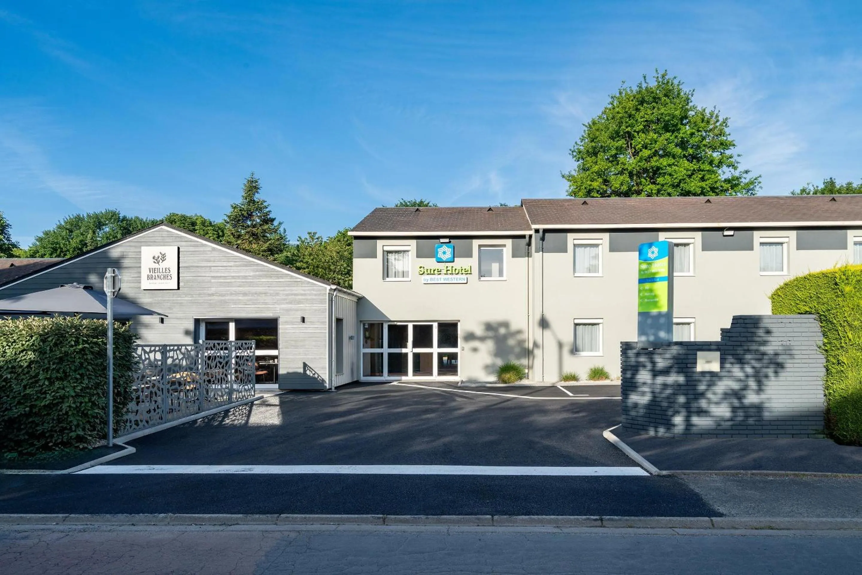 Property building in Sure Hotel by Best Western Tours Sud