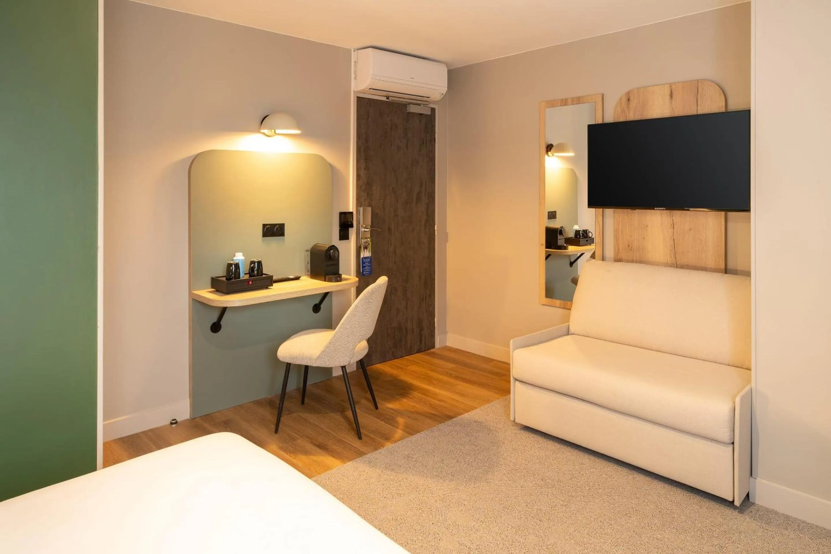 Bedroom, Bed in Sure Hotel by Best Western Tours Sud