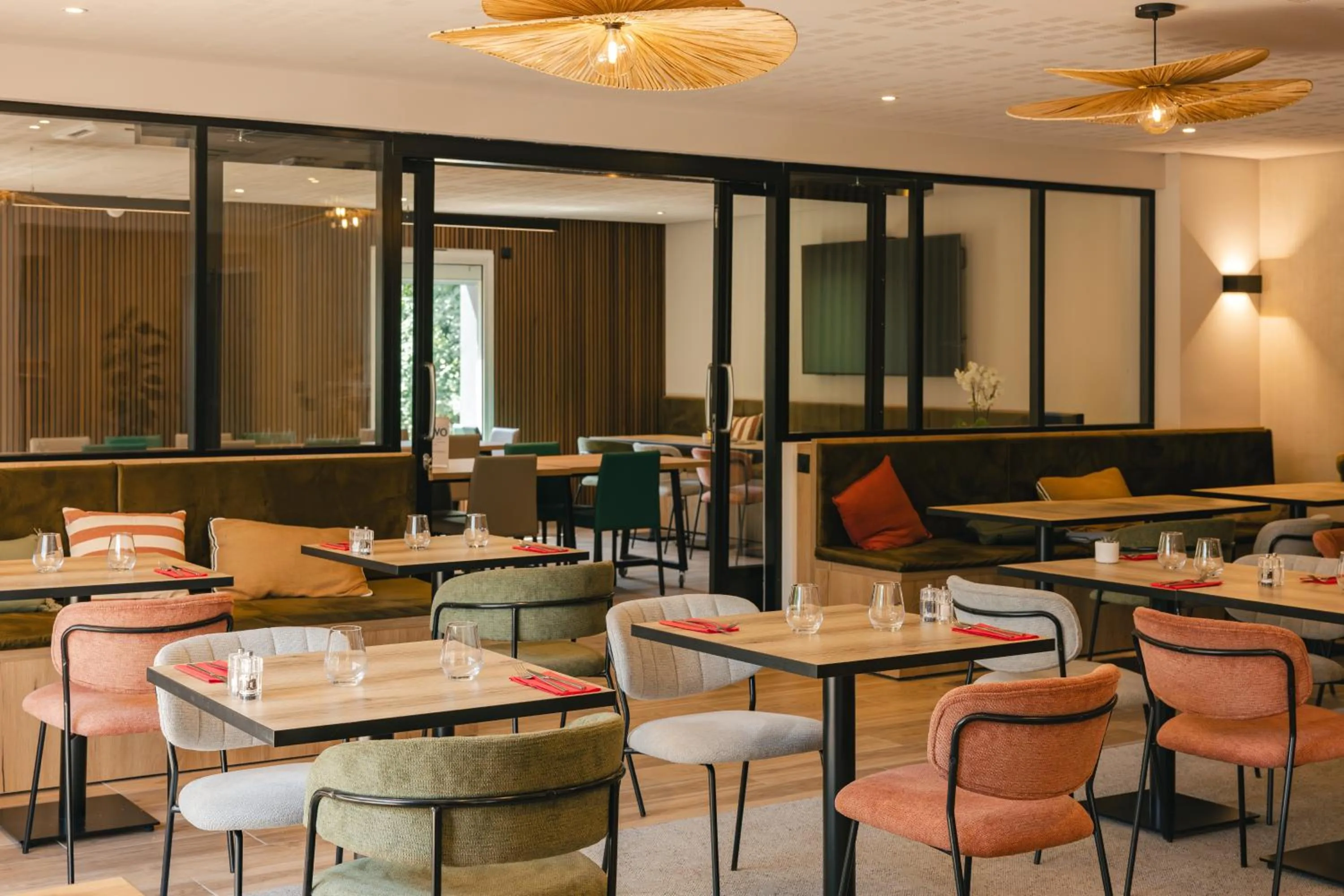 Restaurant/places to eat in Sure Hotel by Best Western Tours Sud