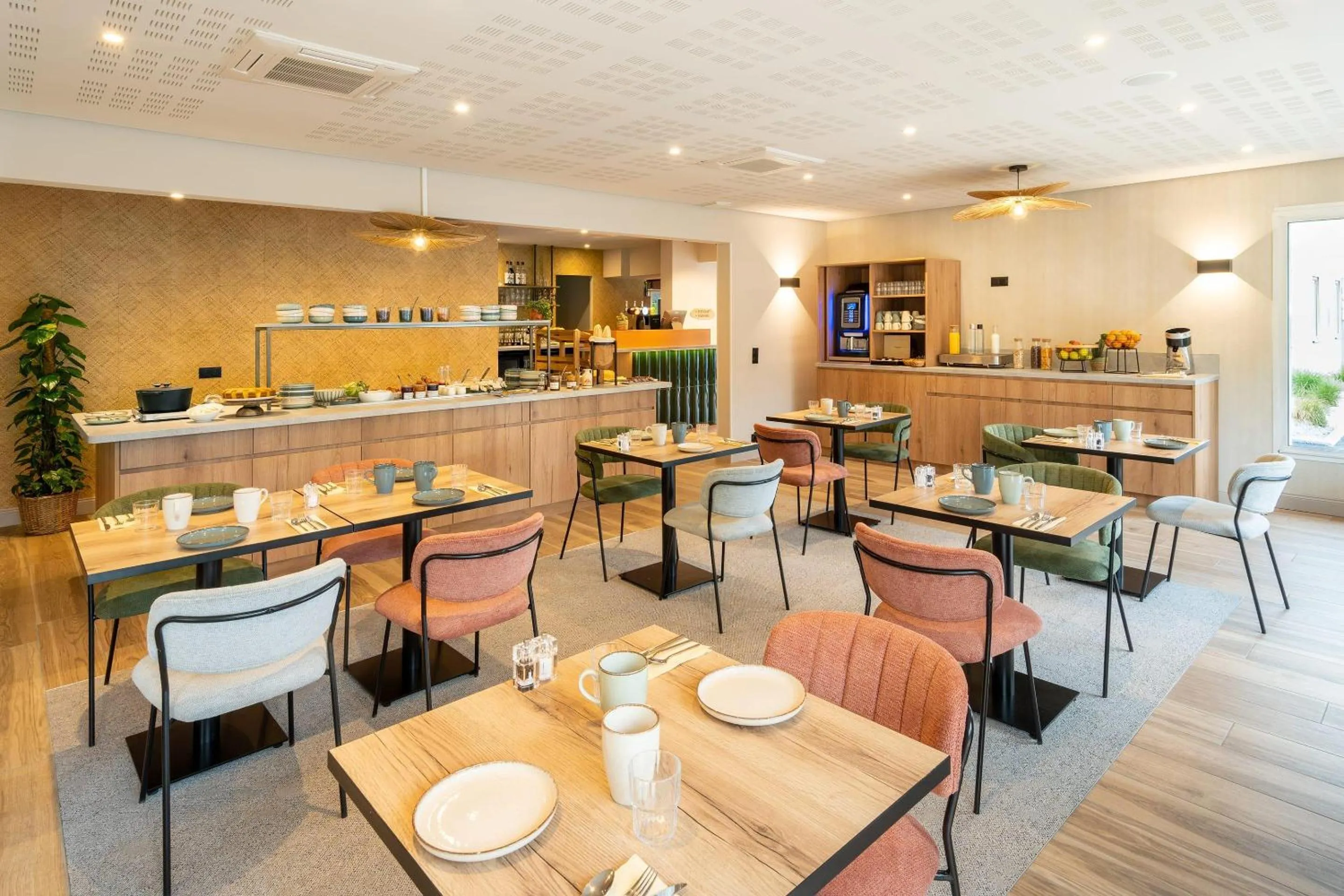 Breakfast in Sure Hotel by Best Western Tours Sud