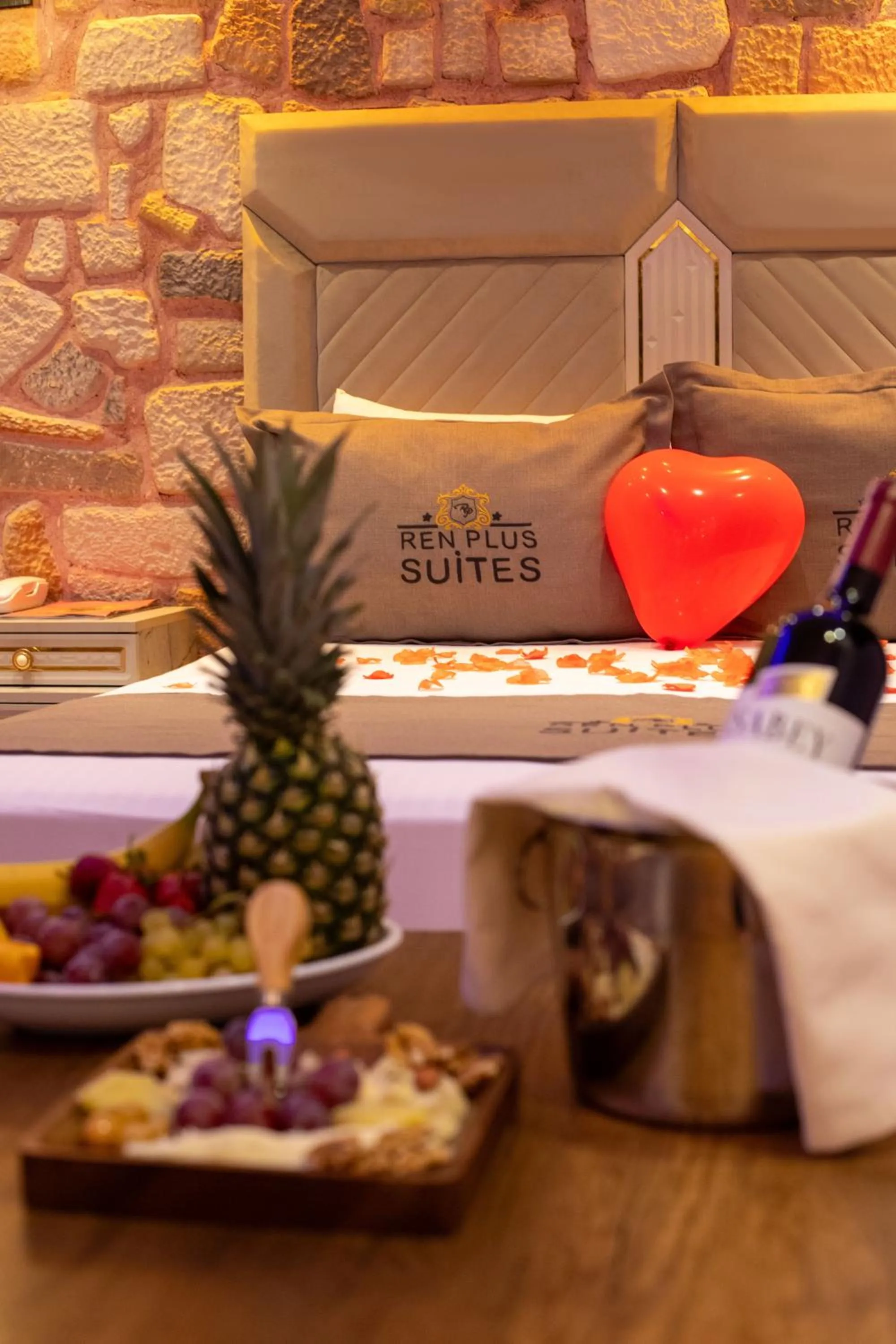 Bed in REN PLUS SUITES