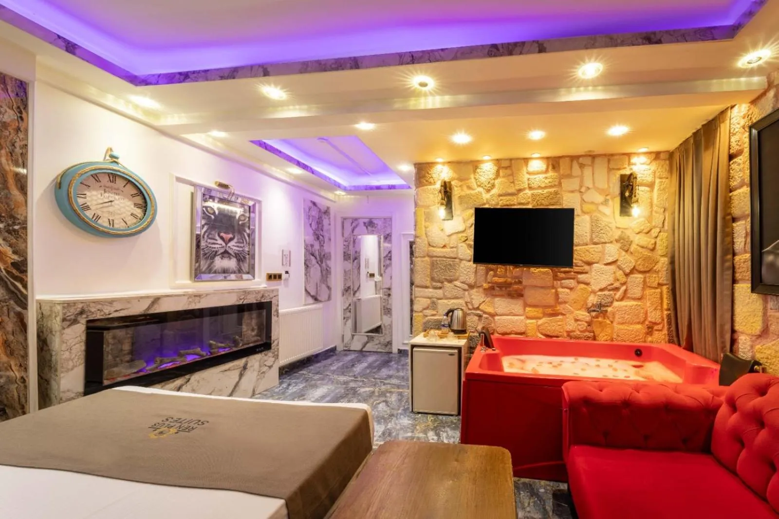 Living room in REN PLUS SUITES