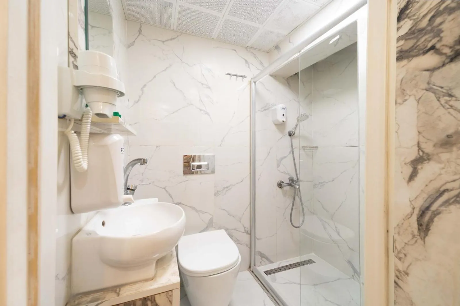 Shower in REN PLUS SUITES