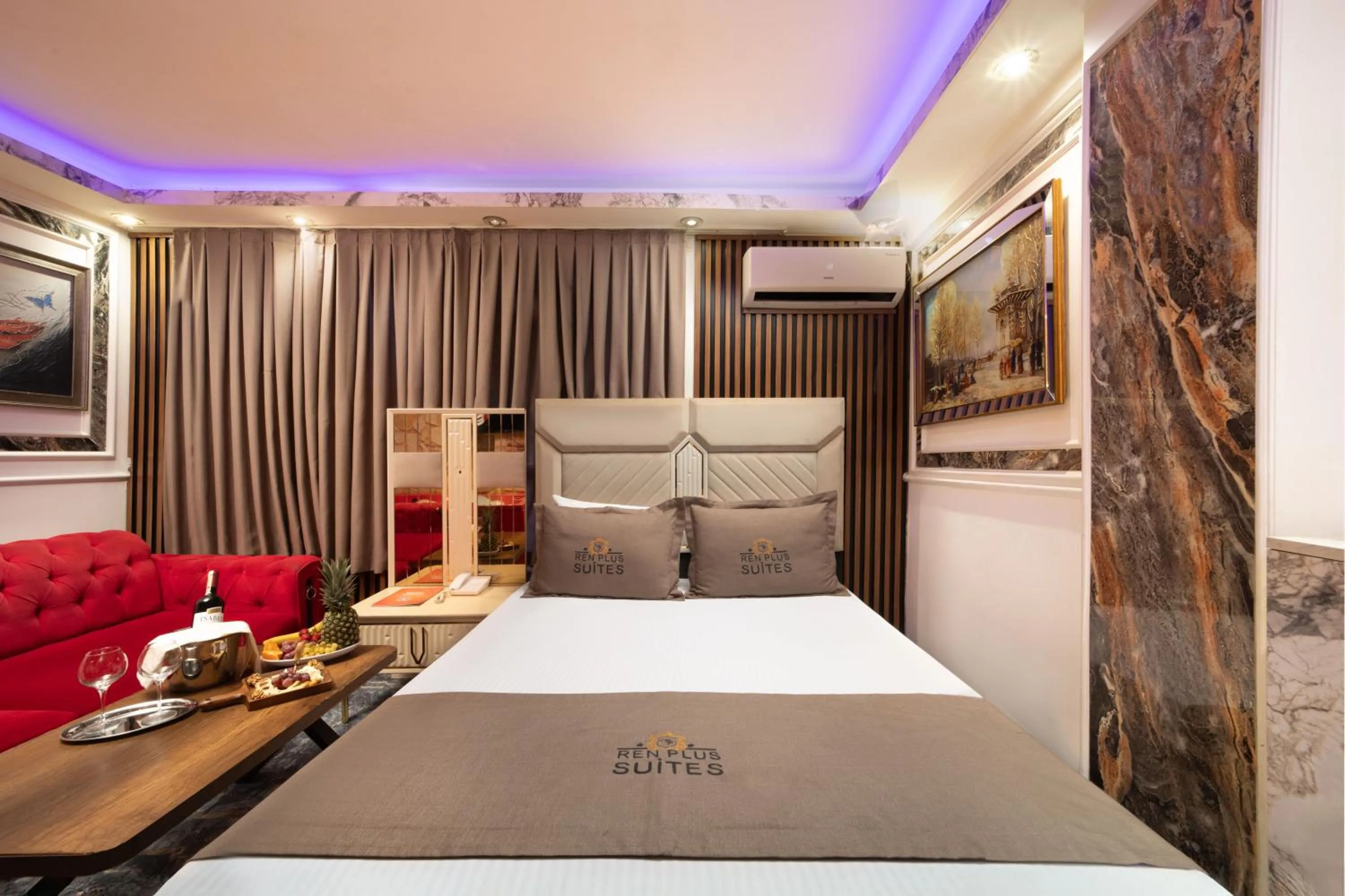 Photo of the whole room, Bed in REN PLUS SUITES