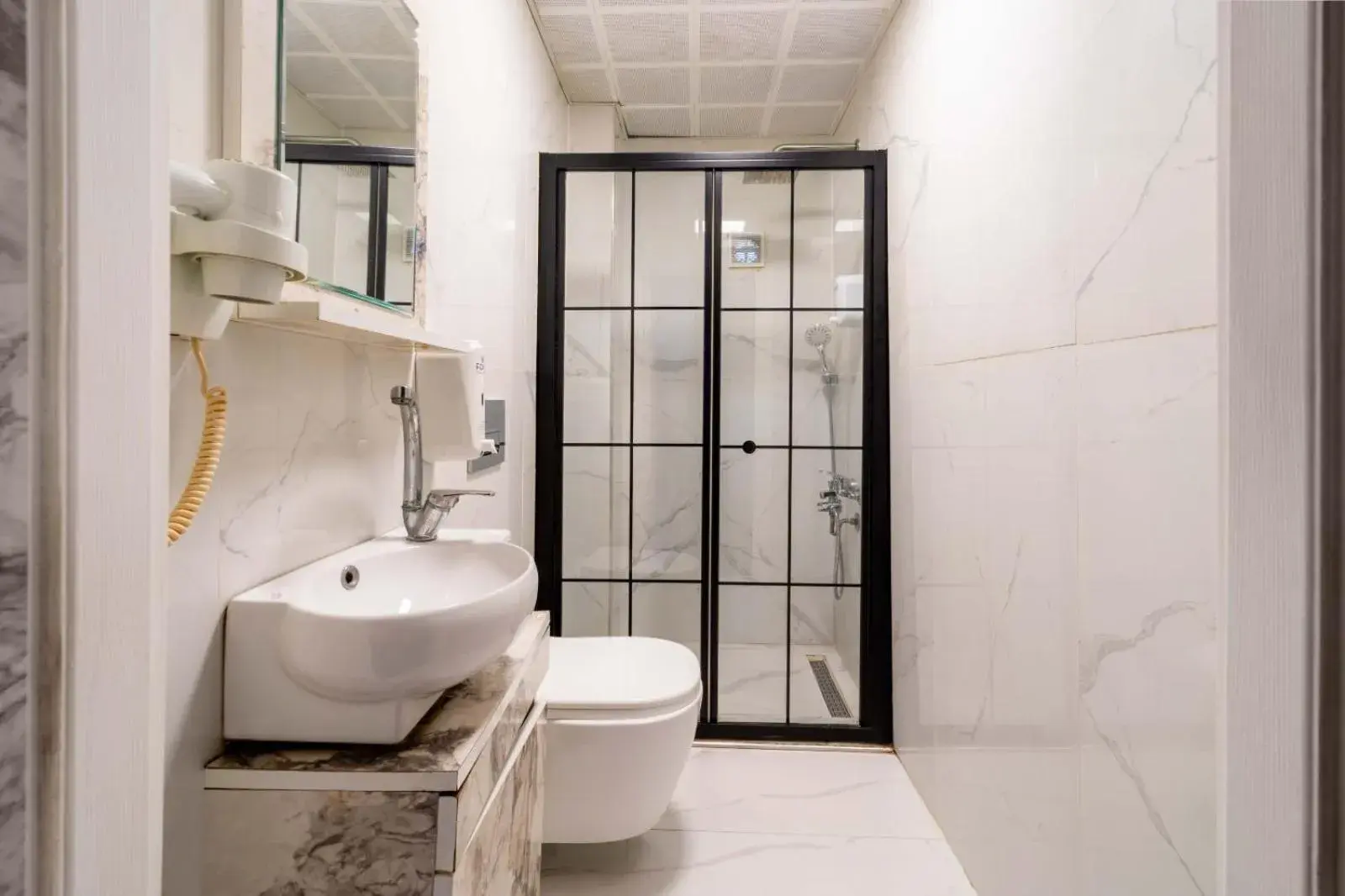 Large Double Room in REN PLUS SUITES Large Double Room in REN PLUS SUITES