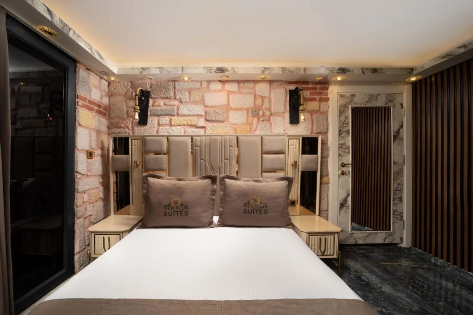 Bed in REN PLUS SUITES