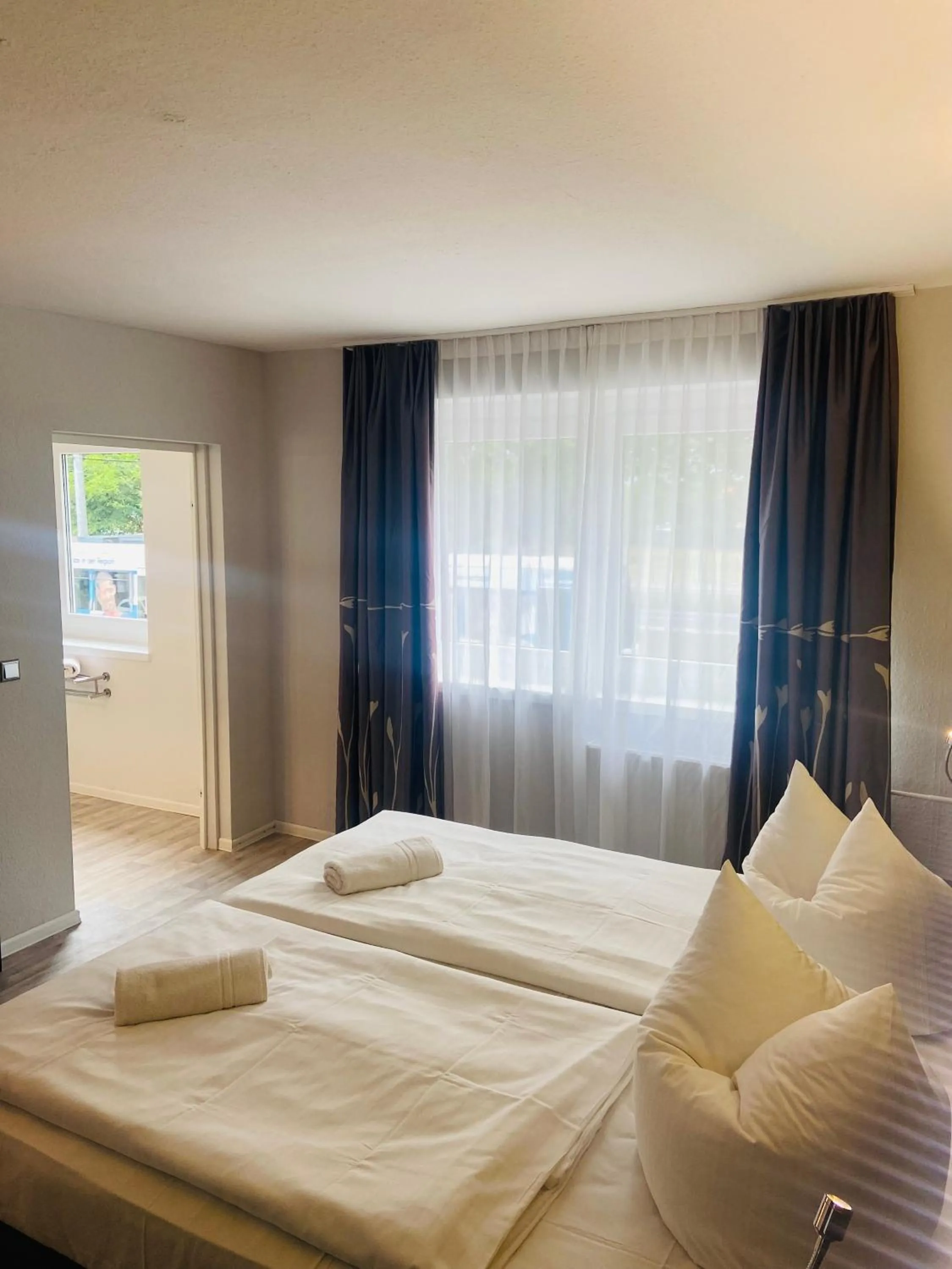 Photo of the whole room, Bed in Hotel 22