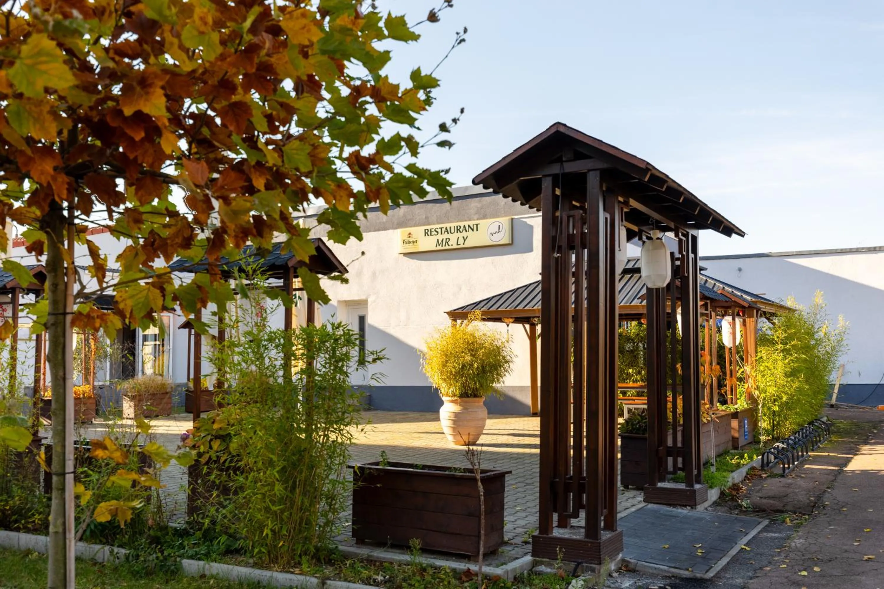 Restaurant/places to eat in Hotel 22