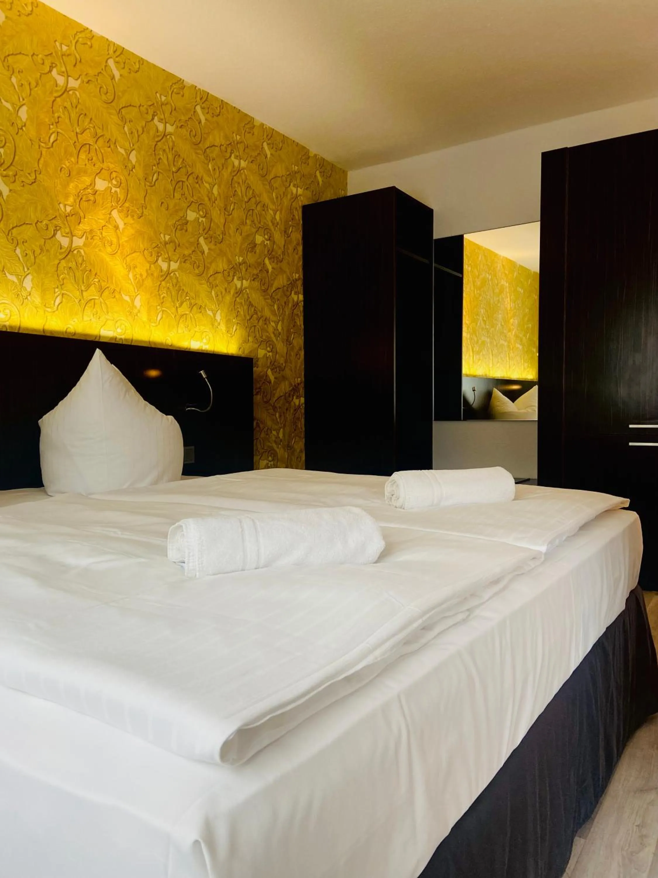 Photo of the whole room, Bed in Hotel 22