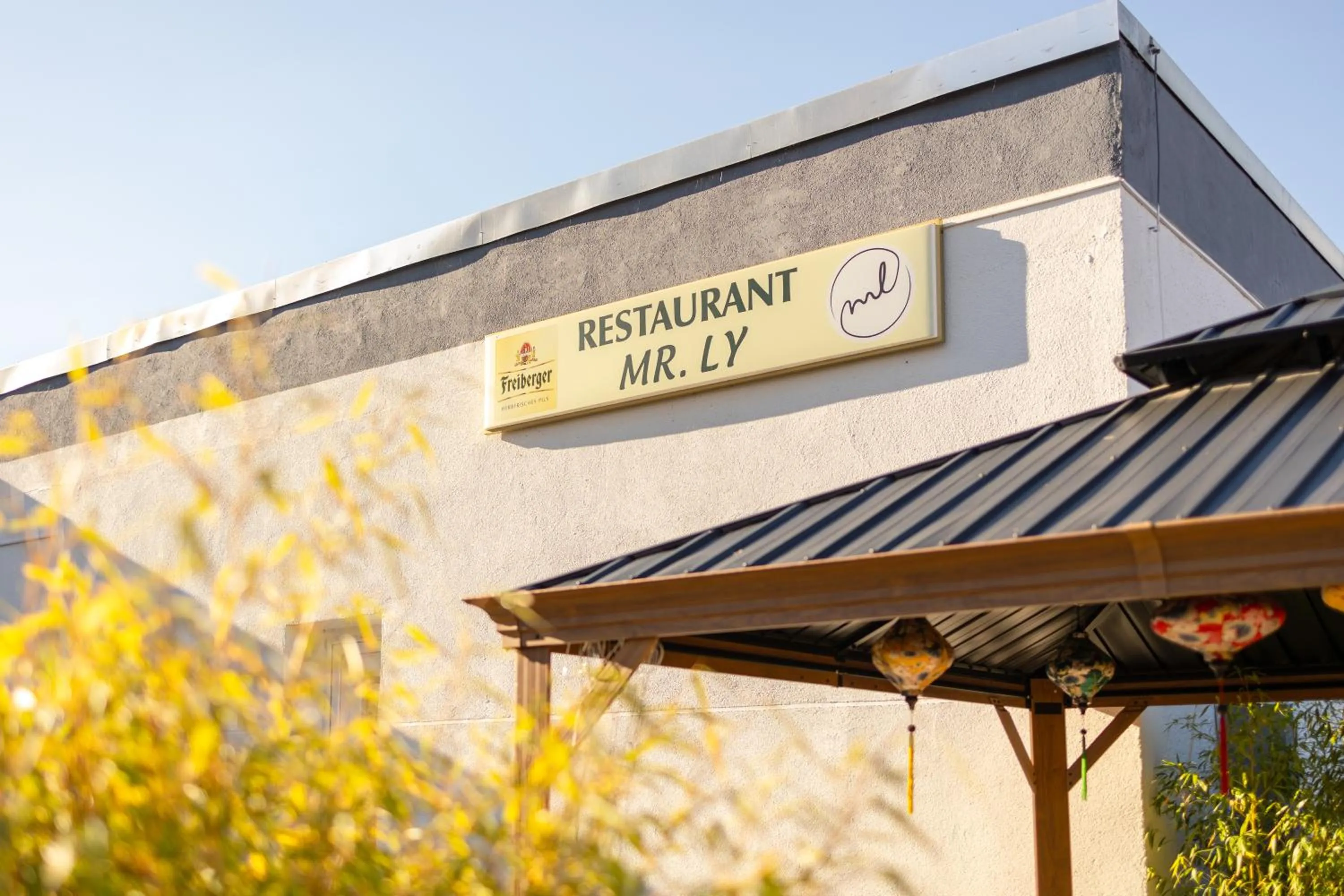 Restaurant/places to eat in Hotel 22