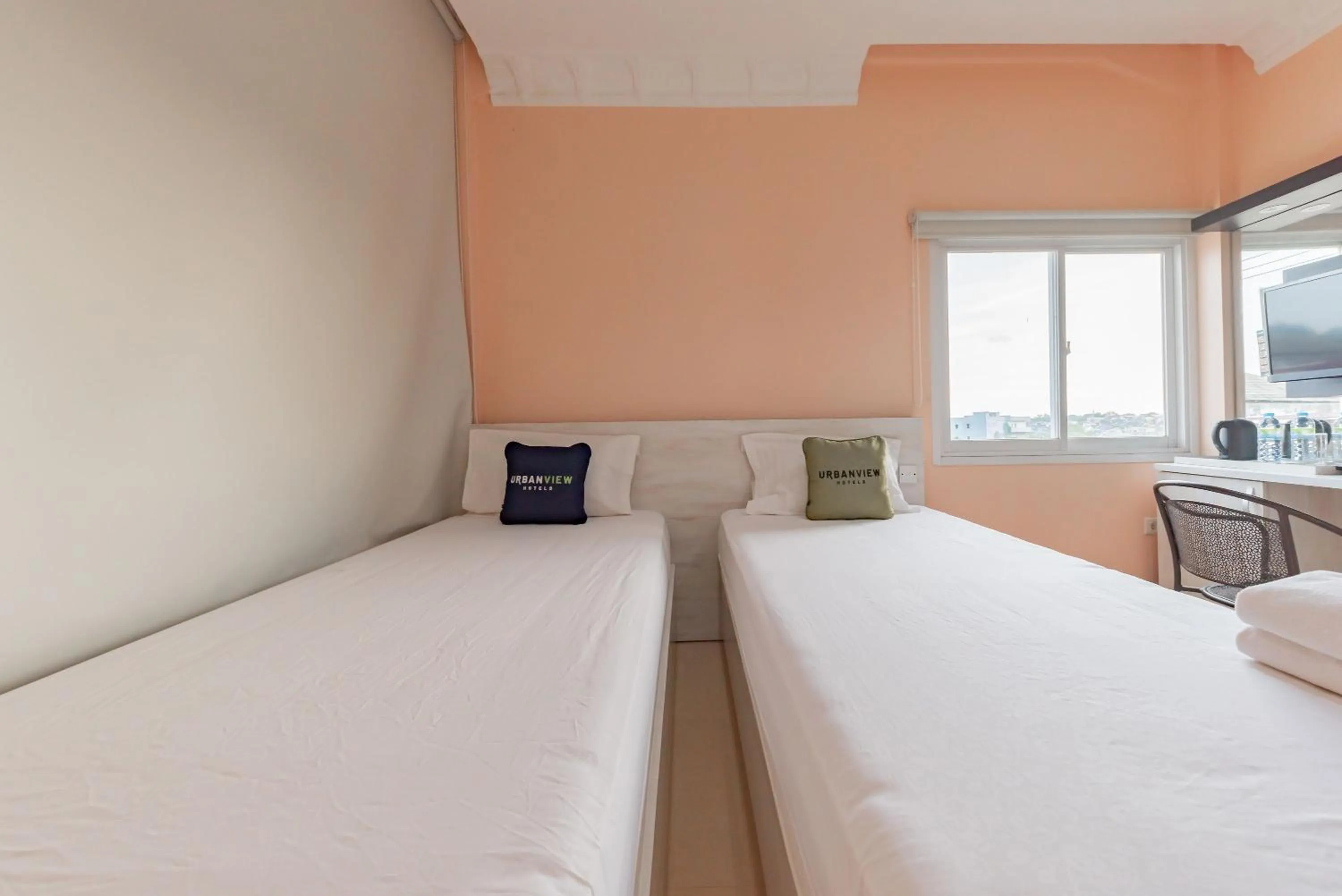 Bedroom, Bed in Urbanview Palace Syariah Balikpapan by RedDoorz