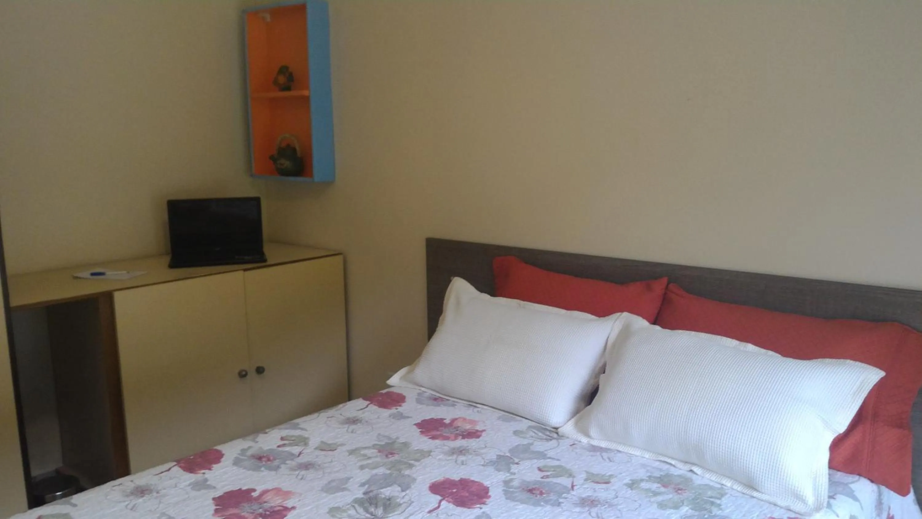 Bedroom, Bed in Pousada Porto Paraiso, o seu Paraíso Escondido no Guarujá