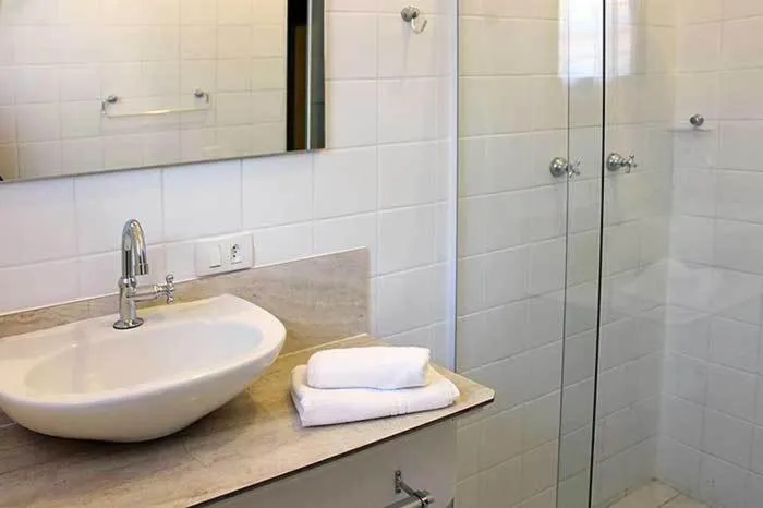 Bathroom in Pousada Porto Paraiso, o seu Paraíso Escondido no Guarujá