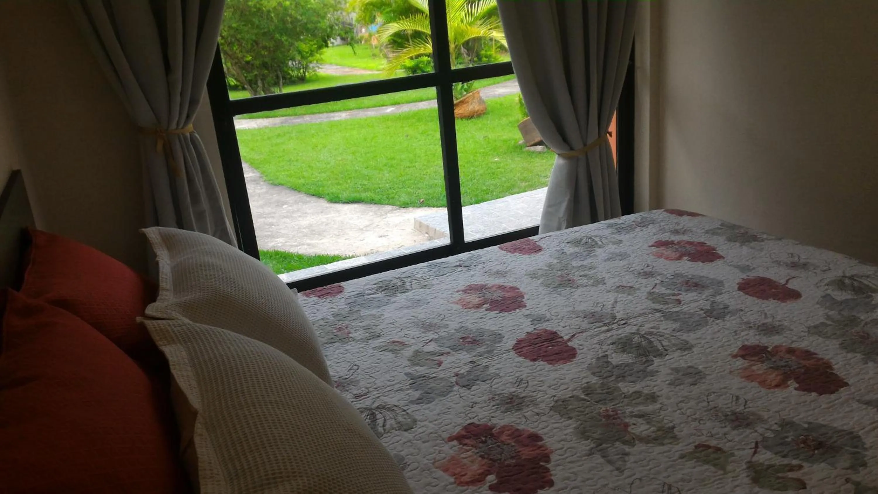 Bedroom, Bed in Pousada Porto Paraiso, o seu Paraíso Escondido no Guarujá