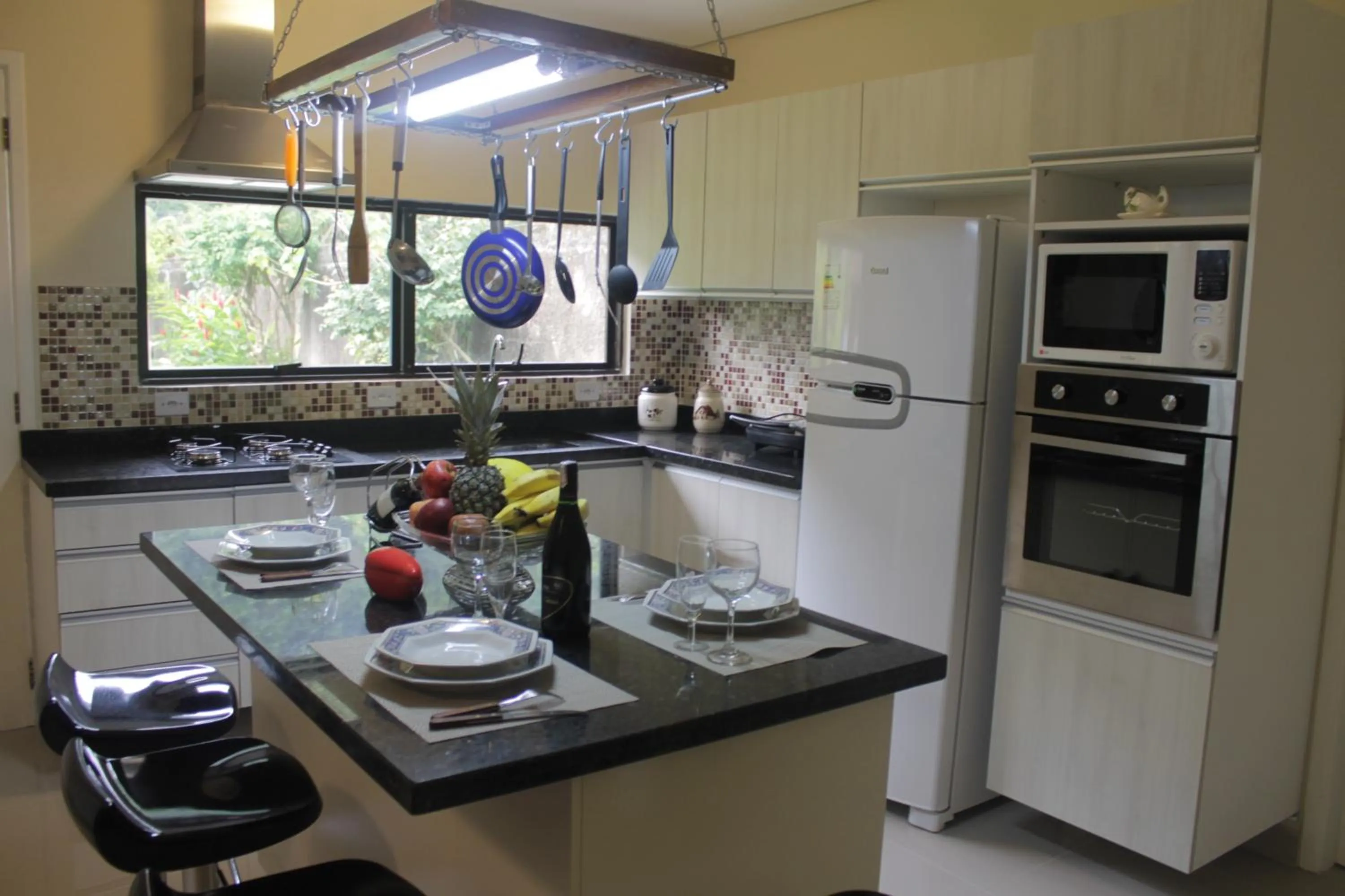 Kitchen or kitchenette in Pousada Porto Paraiso, o seu Paraíso Escondido no Guarujá