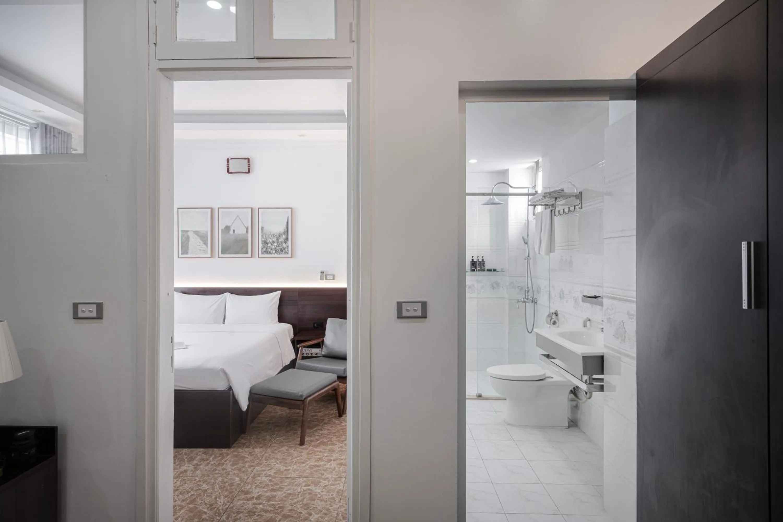 Shower, Bed in 그레이스 호텔 Grace Hotel & Residence