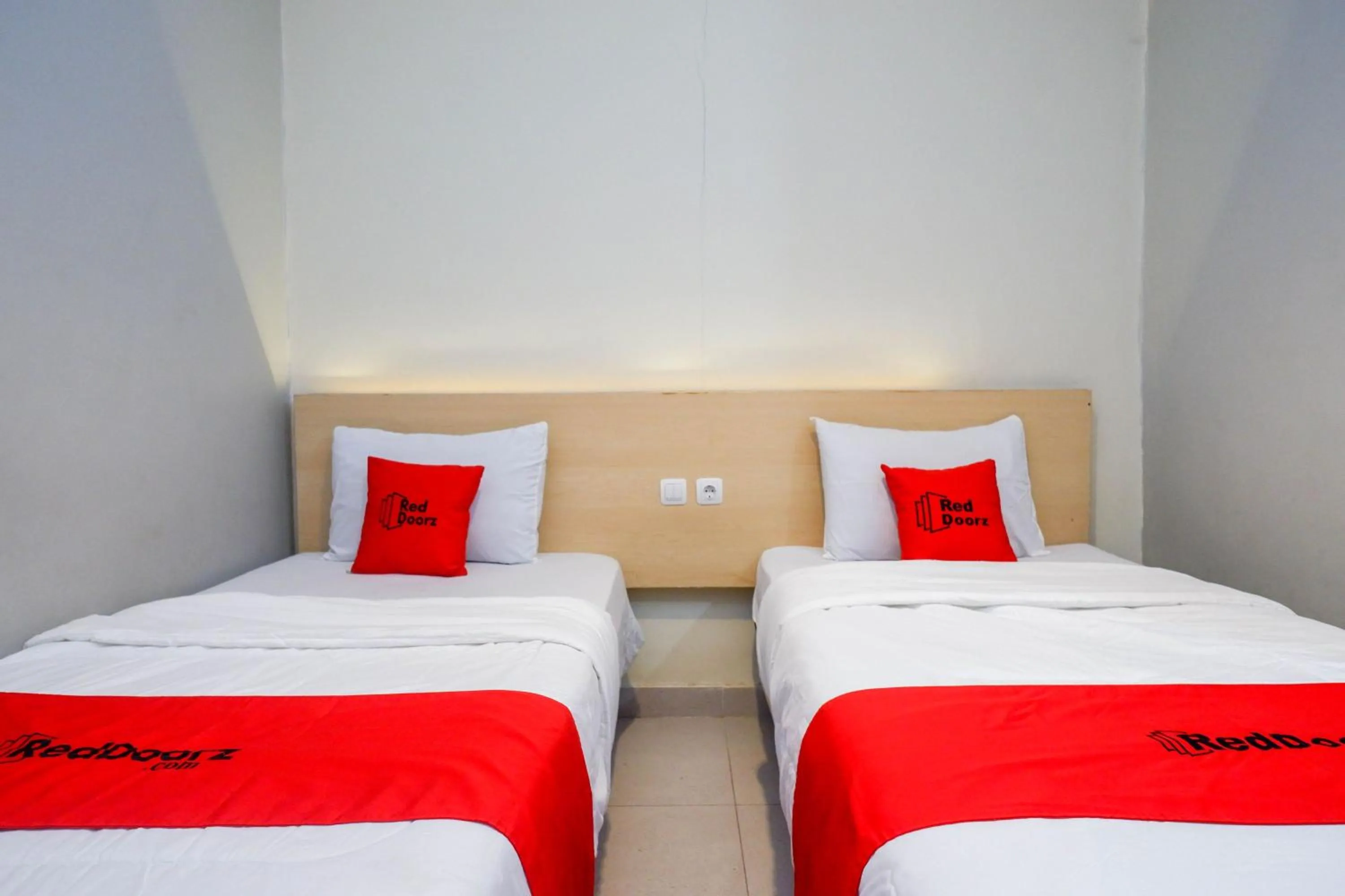 Bedroom, Bed in RedDoorz near Stasiun Batang