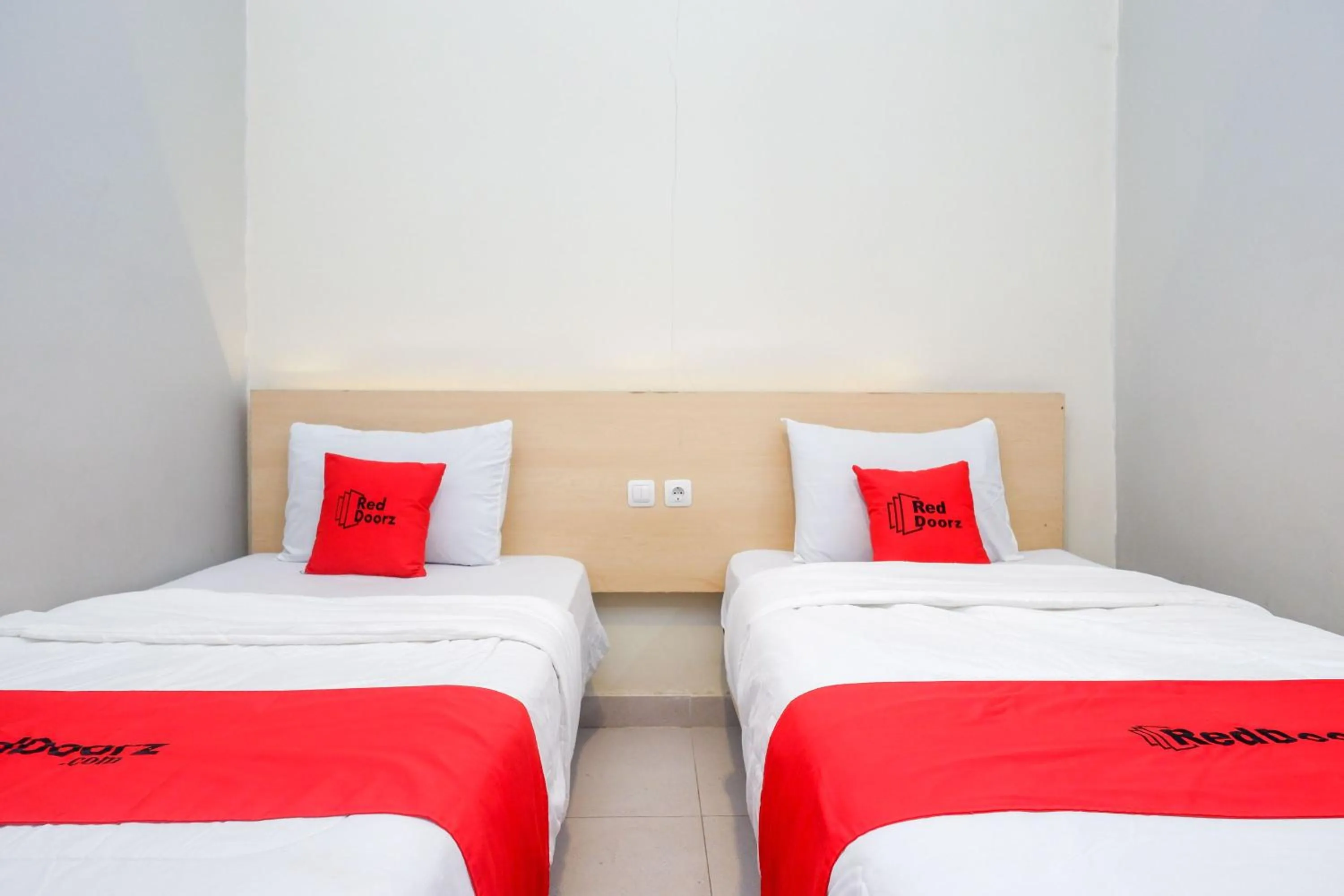 Bedroom, Bed in RedDoorz near Stasiun Batang