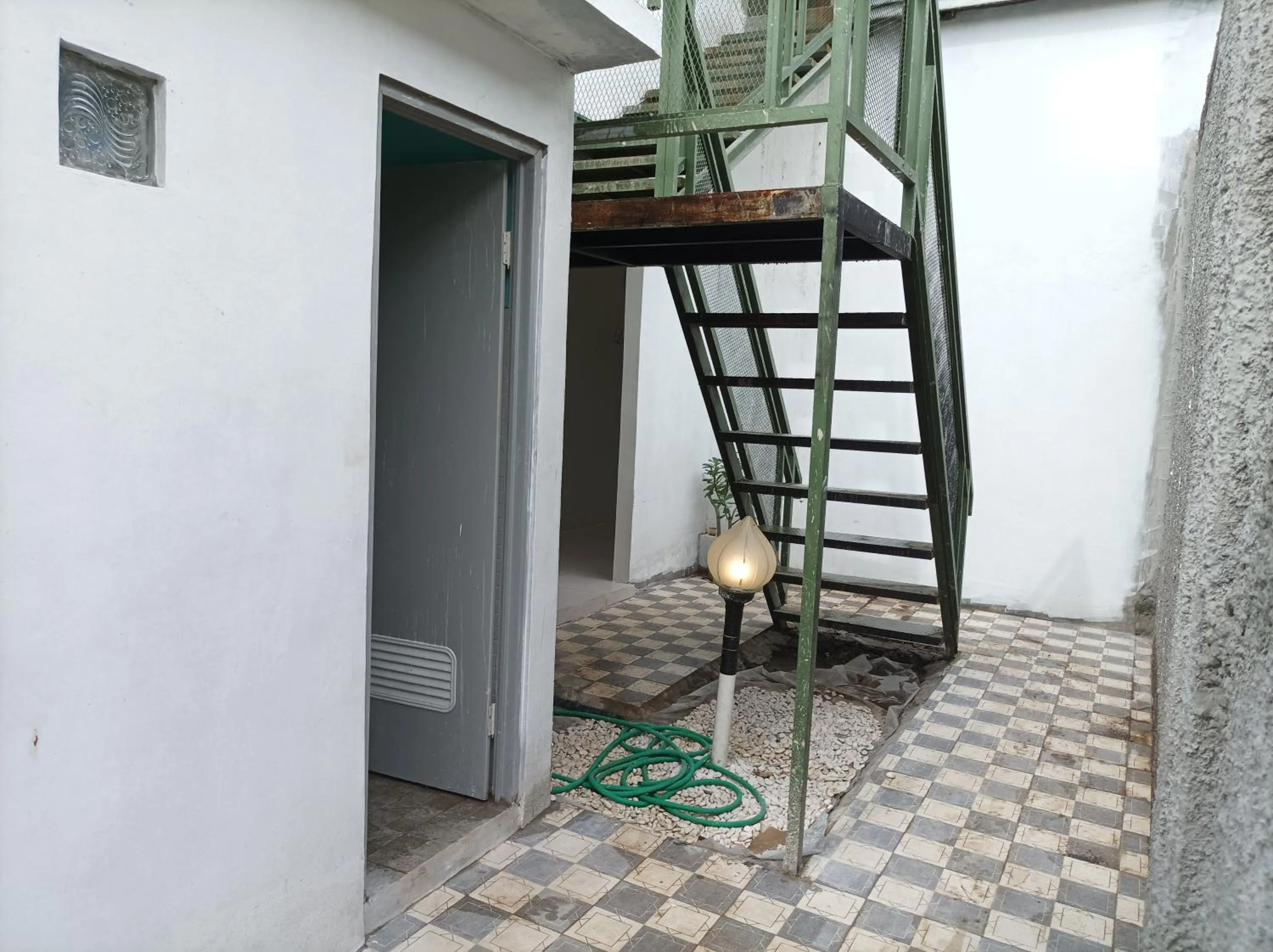 Patio in RedDoorz near Stasiun Batang