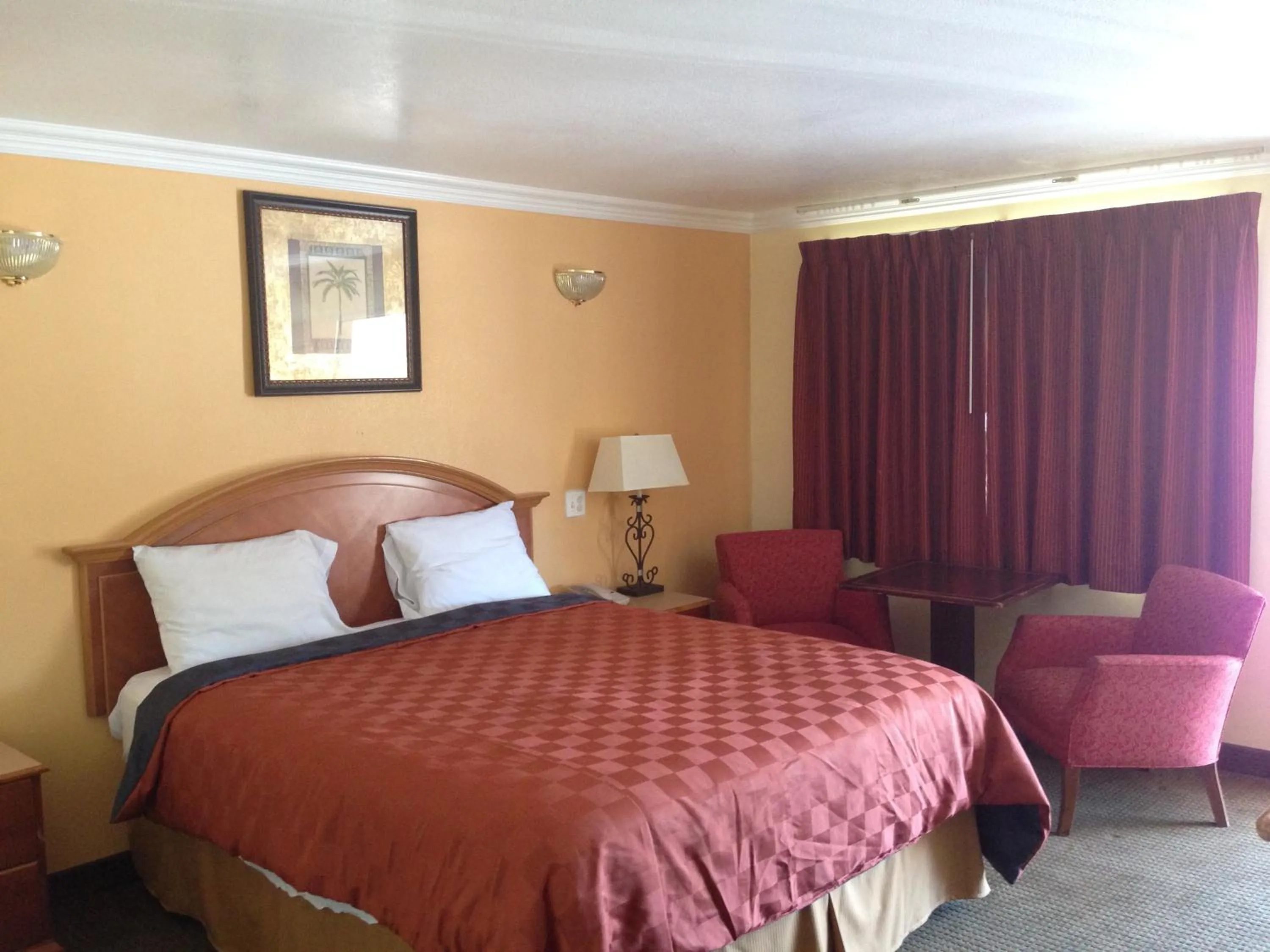 Bedroom, Bed in Downtown Motel 7